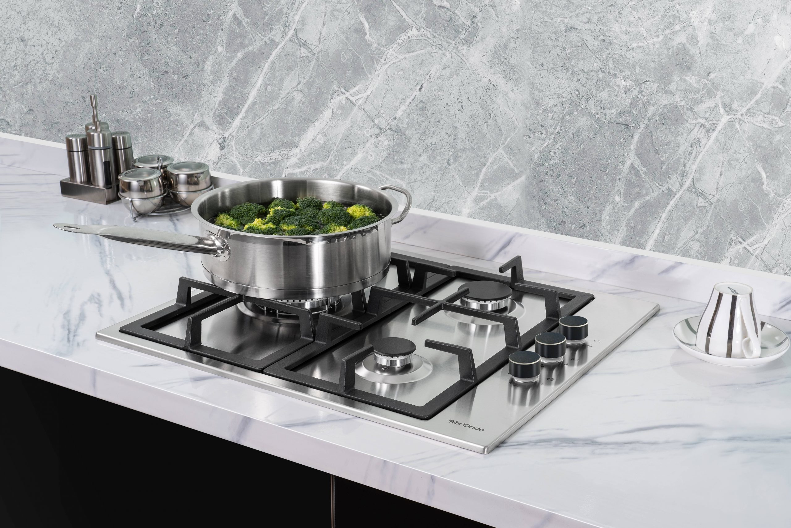 Dokument techniczny ze szczegółami na temat płyty grzewczej, w tym zużycia energii i funkcji.