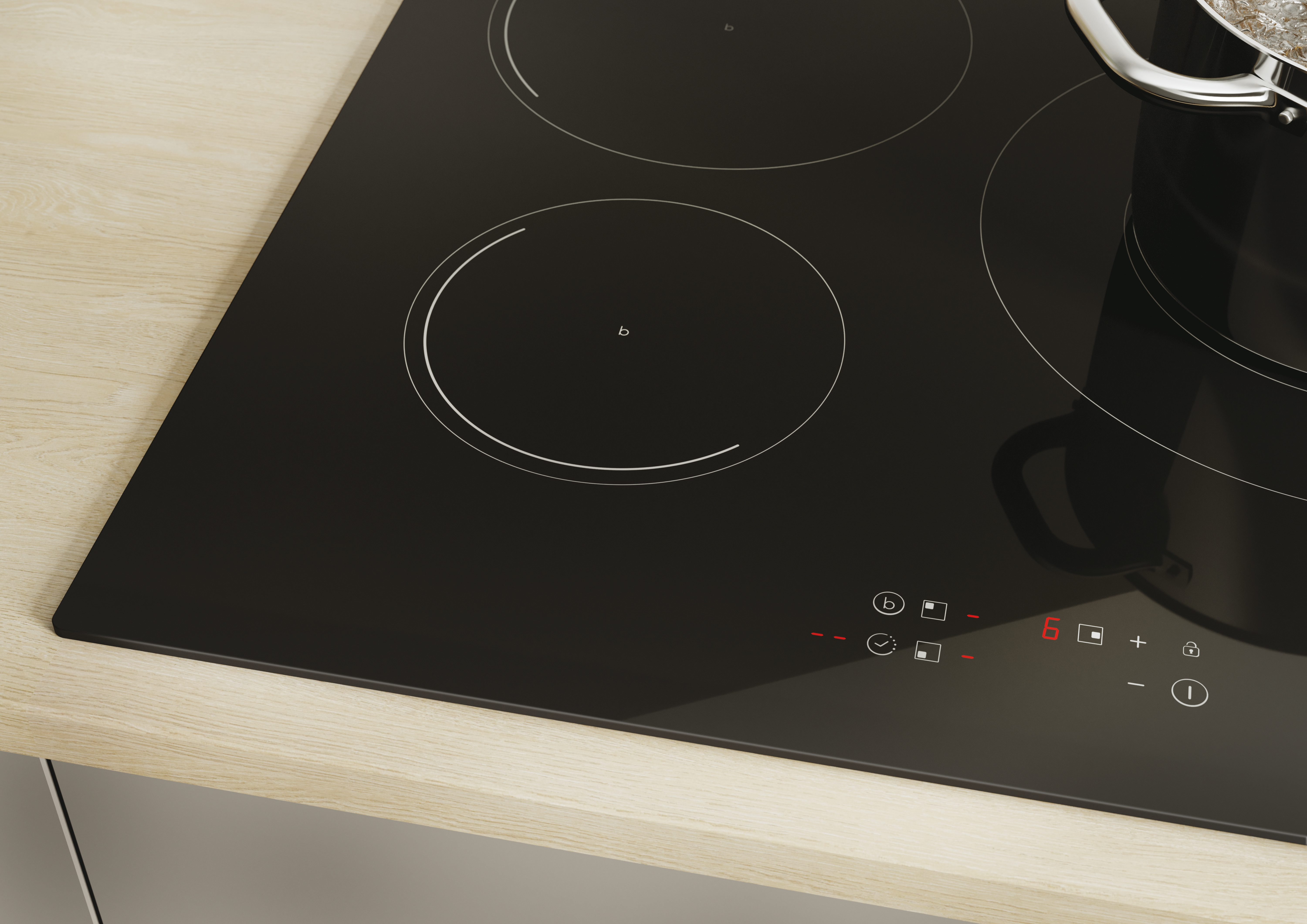 Zbliżenie na czarną płytę grzejną. Płyta grzejna ma cztery palniki. Widoczna nazwa marki.