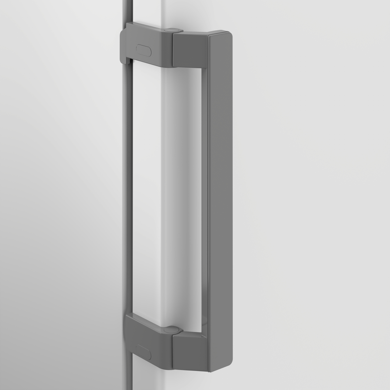 Zbliżenie drzwi lodówki z szarym uchwytem na białej powierzchni, podkreślające konstrukcję uchwytu.