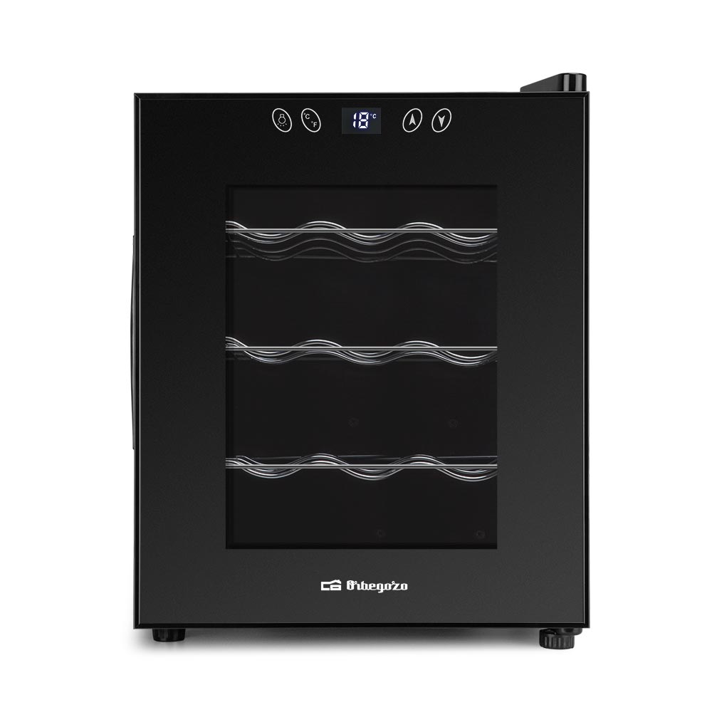 Enfriador de vino negro con puerta de cristal, pantalla digital y botelleros.