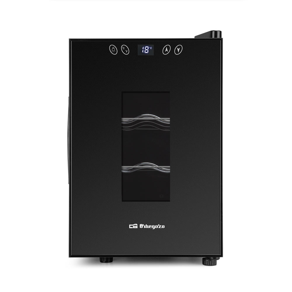 Vinoteca negra con puerta de cristal, pantalla digital con 18°C y logo Orbegozo.