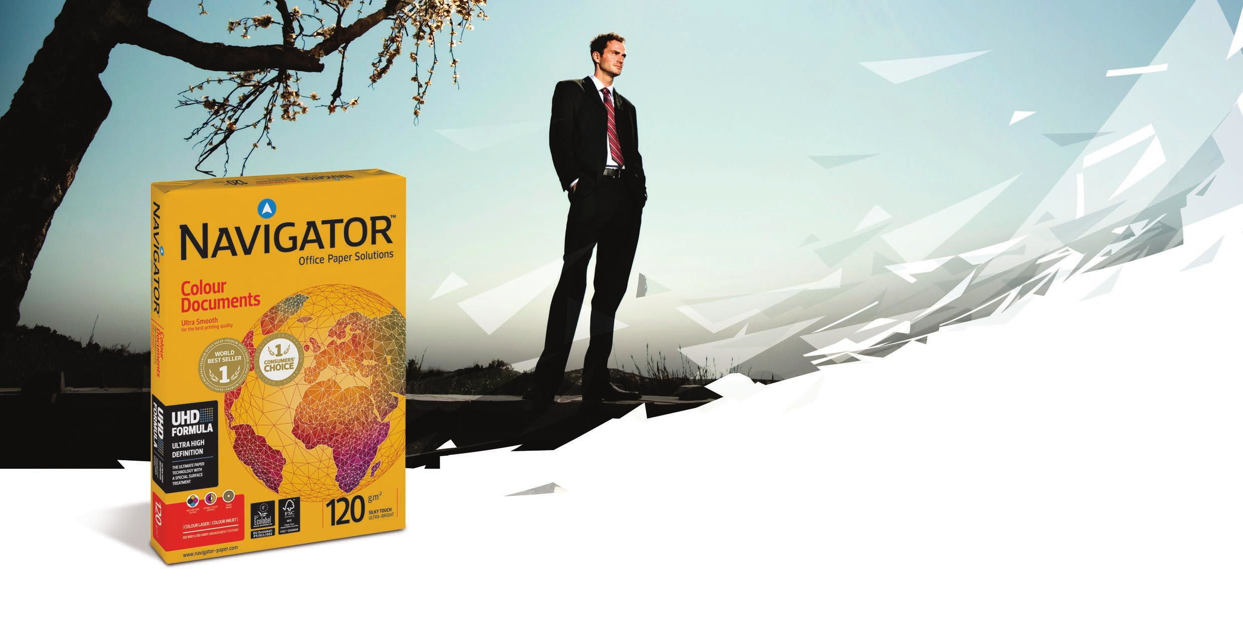 Pudełko papieru Navigator z mężczyzną na tle błękitnego nieba z białymi abstrakcyjnymi kształtami.