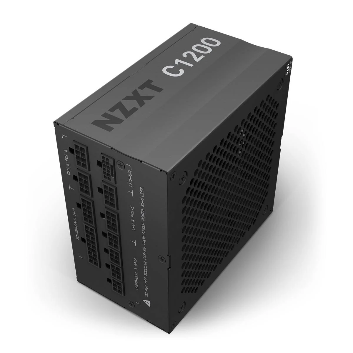 Fuente de alimentación negra NZXT C1200, vista en ángulo, con conectores y texto, sobre una superficie blanca.