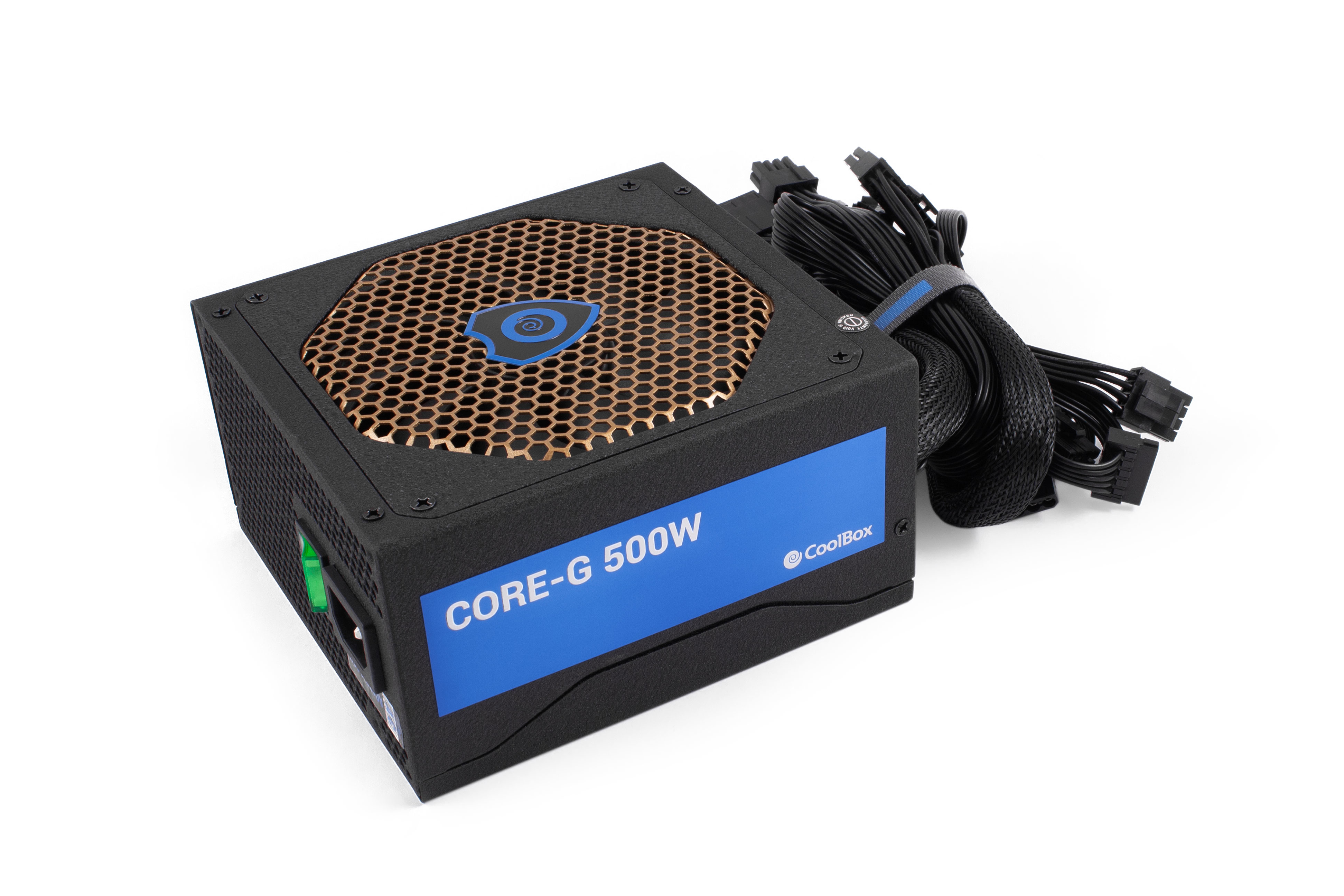 Un alimentatore CoolBox CORE-G 500W nero e blu con griglia a nido d'ape e un fascio di fili neri.
