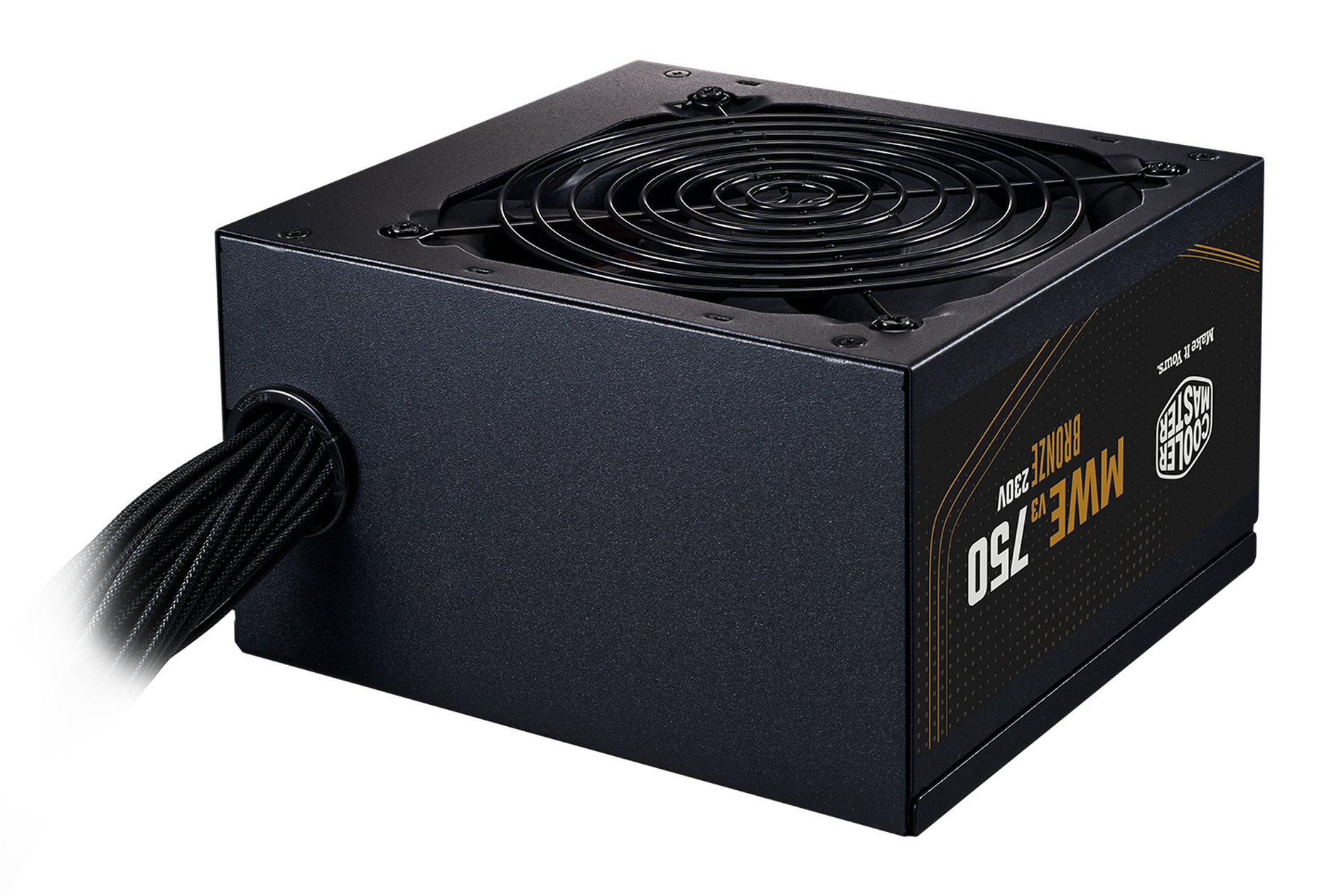 Zwarte PSU met zwarte ventilatorgrille. Cooler Master logo. MWE V2 750 in goud geschreven.