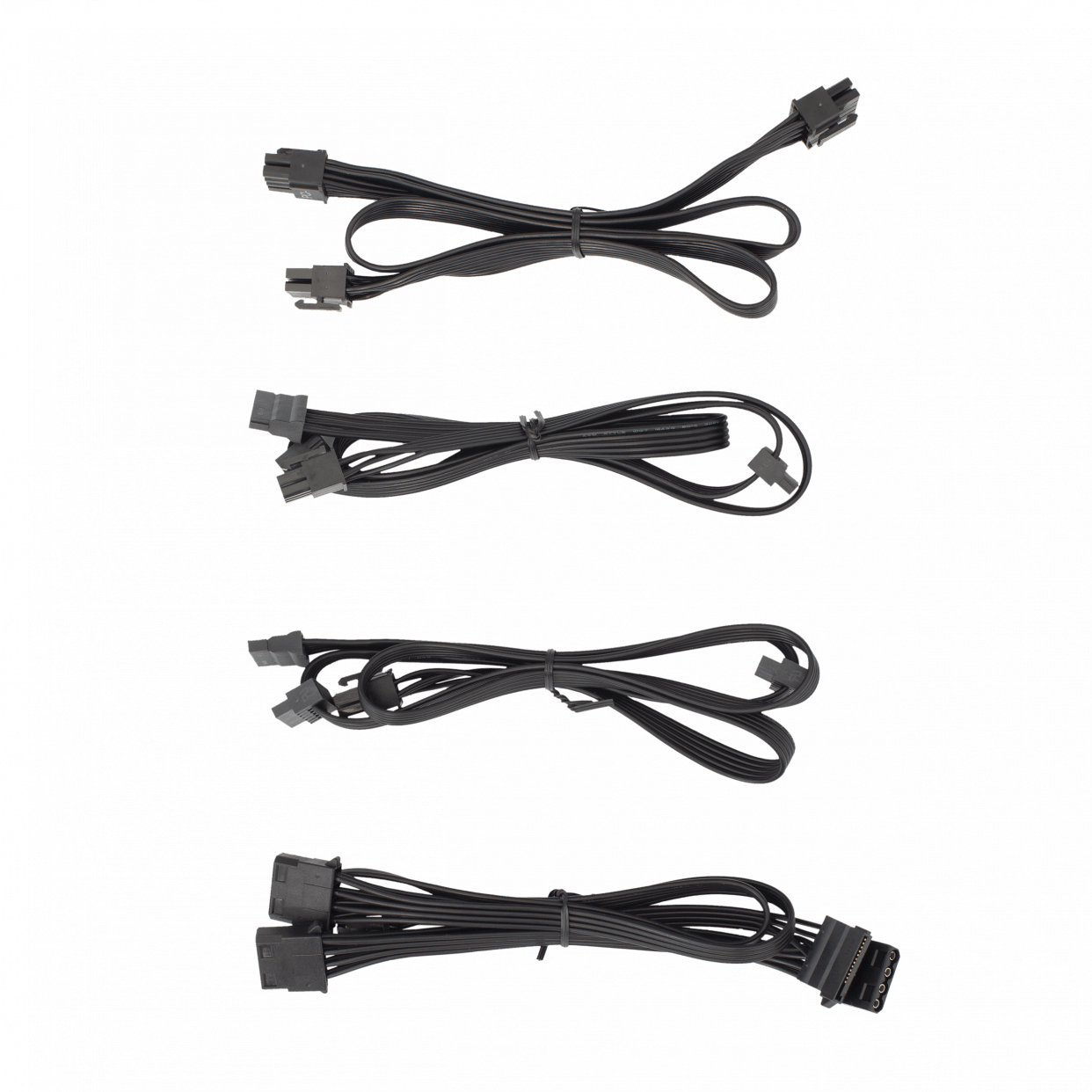 Cztery zestawy czarnych kabli zasilających z różnymi złączami, w tym CPU, PCI-E i płyty głównej.