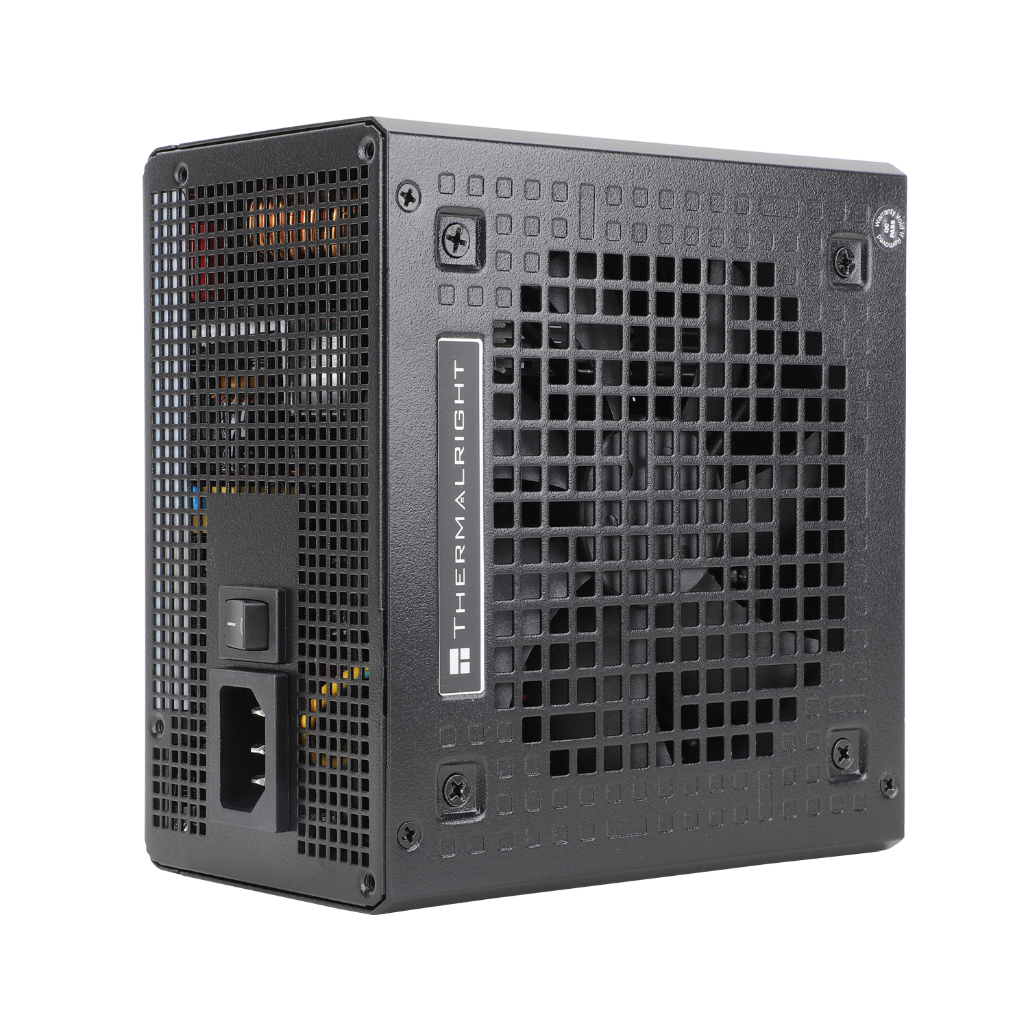 Alimentatore Thermalright nero. Interruttore, ventilazione e logo del marchio. Sfondo bianco isolato.
