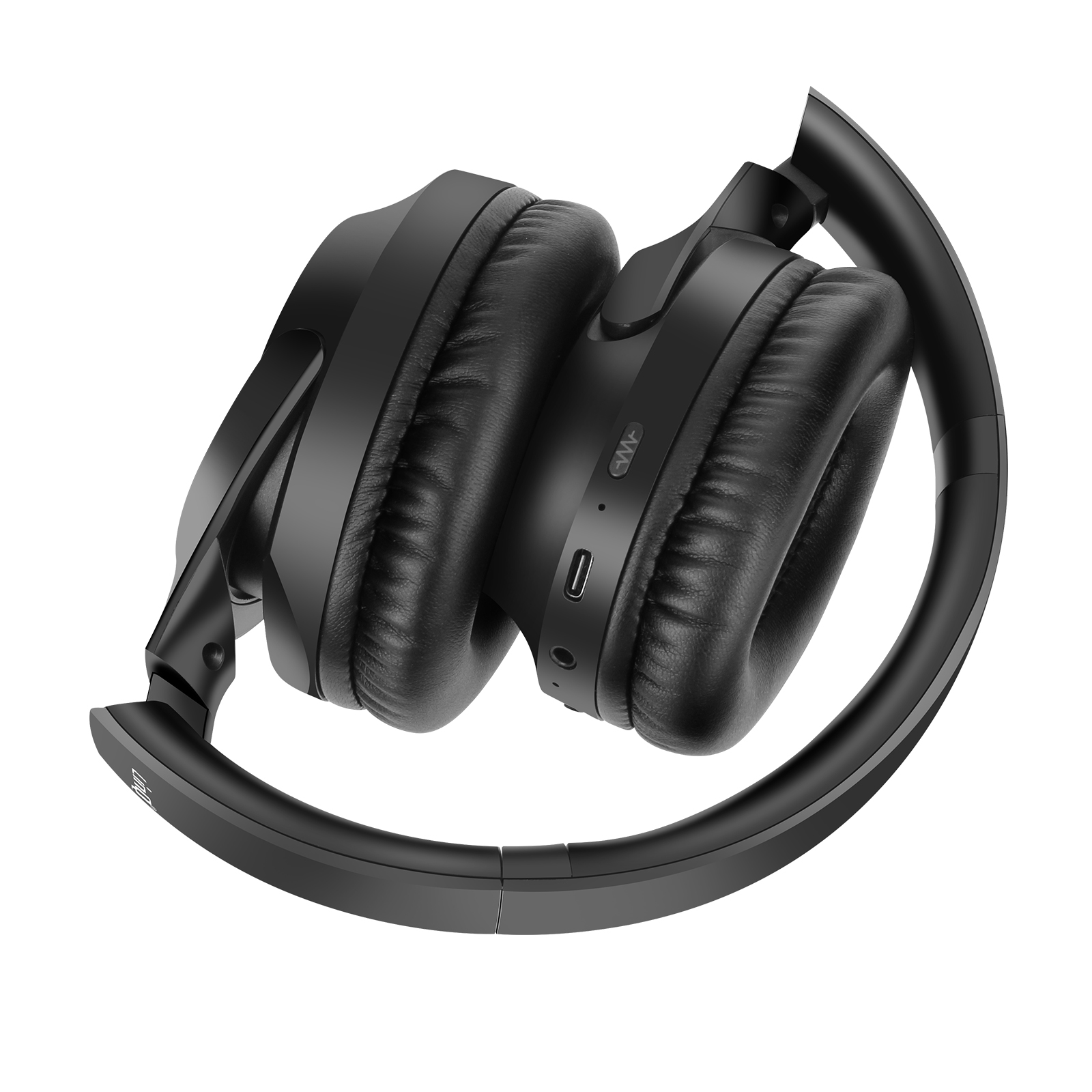 Casque noir plié. Les oreillettes sont tournées vers l'intérieur.