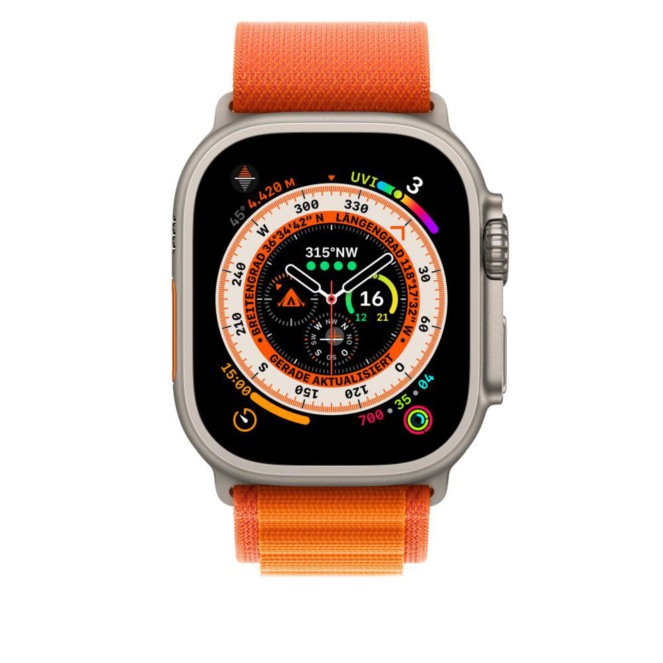 Apple Watch Ultra met een oranje band. De horloge toont de tijd en data.