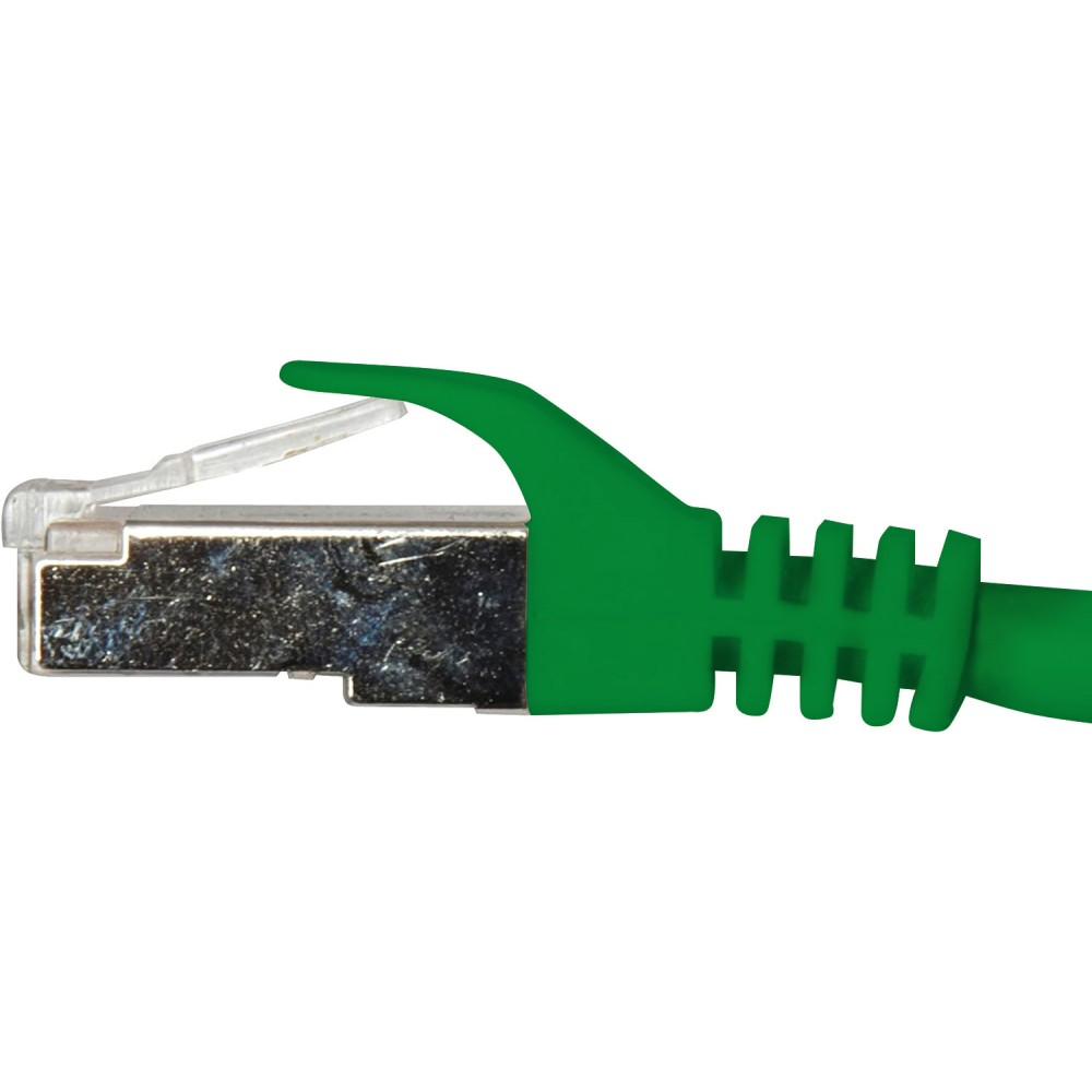 Primo piano di un connettore per cavo Ethernet verde con clip in plastica trasparente.