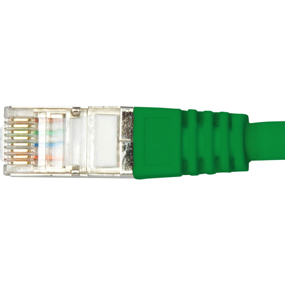 Un connettore per cavo Ethernet verde. Sfondo bianco.