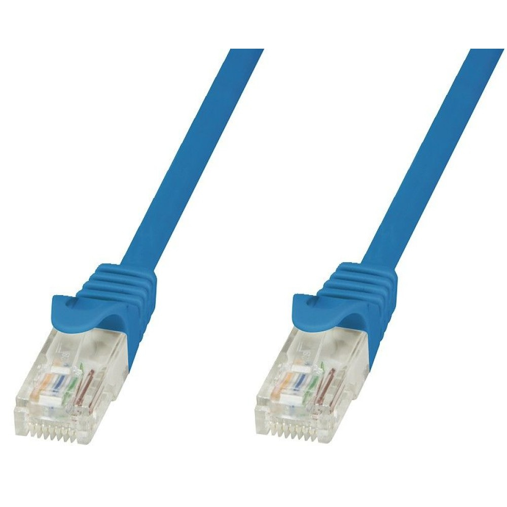 Due cavi Ethernet blu con connettori RJ45. Sfondo bianco.