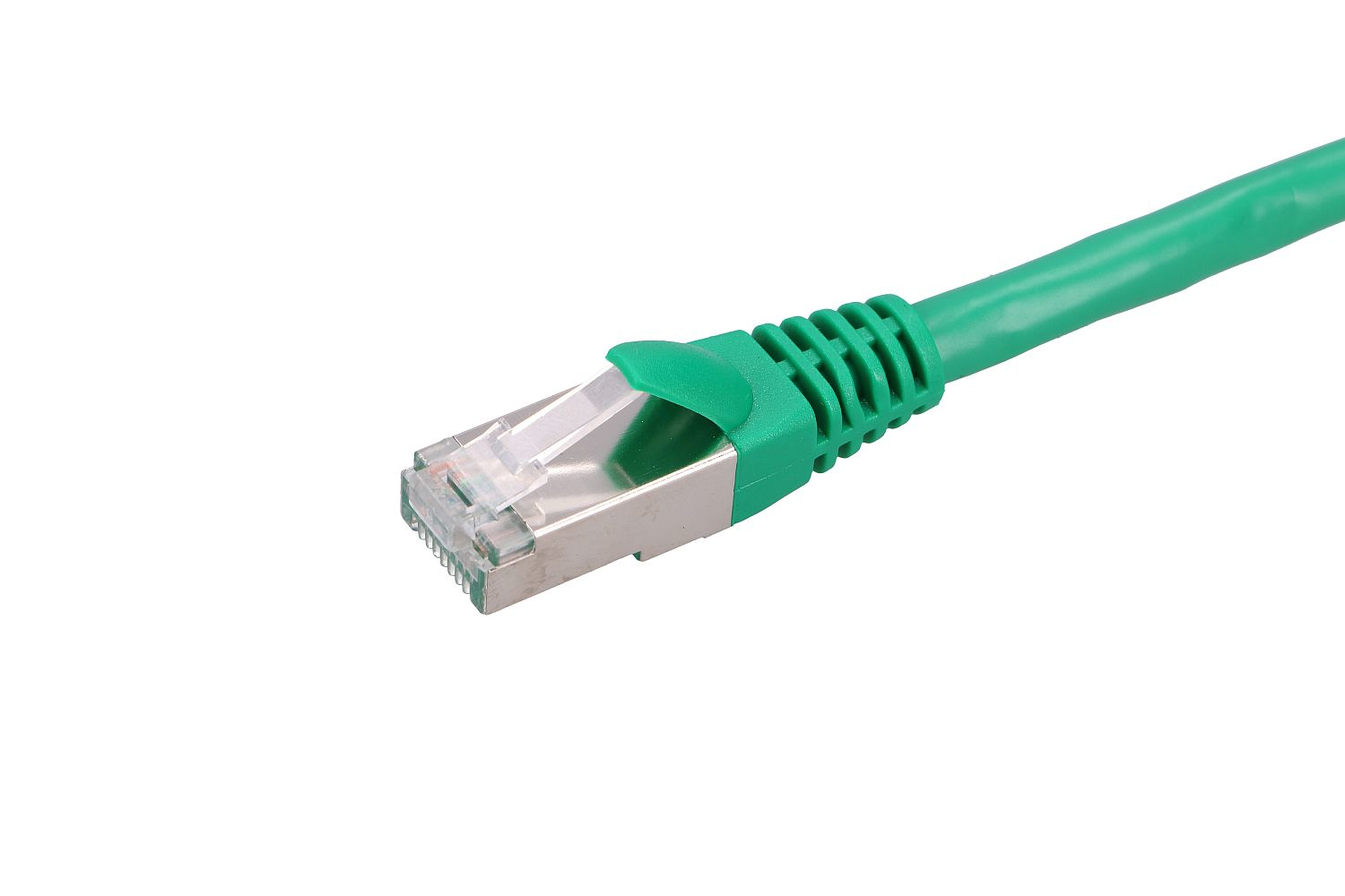 Zielony kabel Ethernet z zielonym złączem.