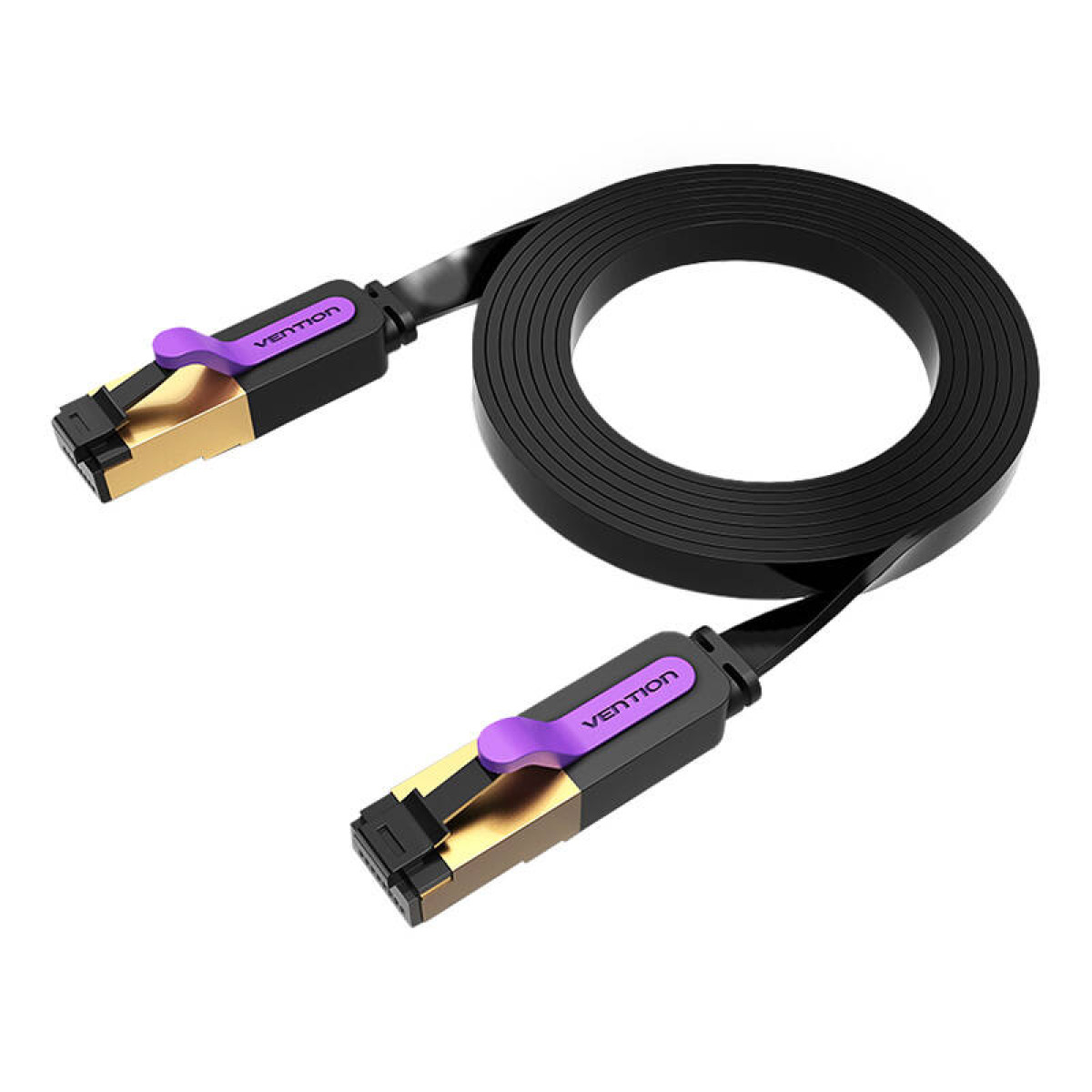 Cable Ethernet plano negro con detalles morados y conectores dorados.