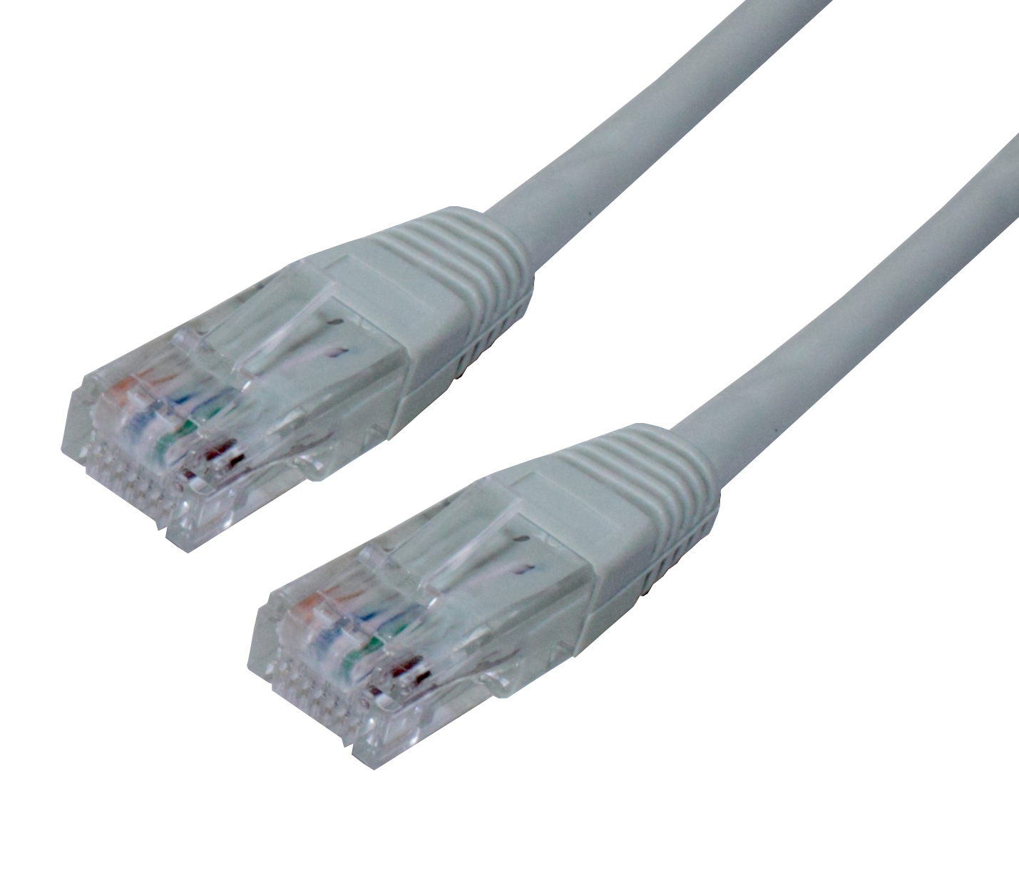 Due cavi Ethernet grigi con connettori trasparenti, su sfondo bianco.