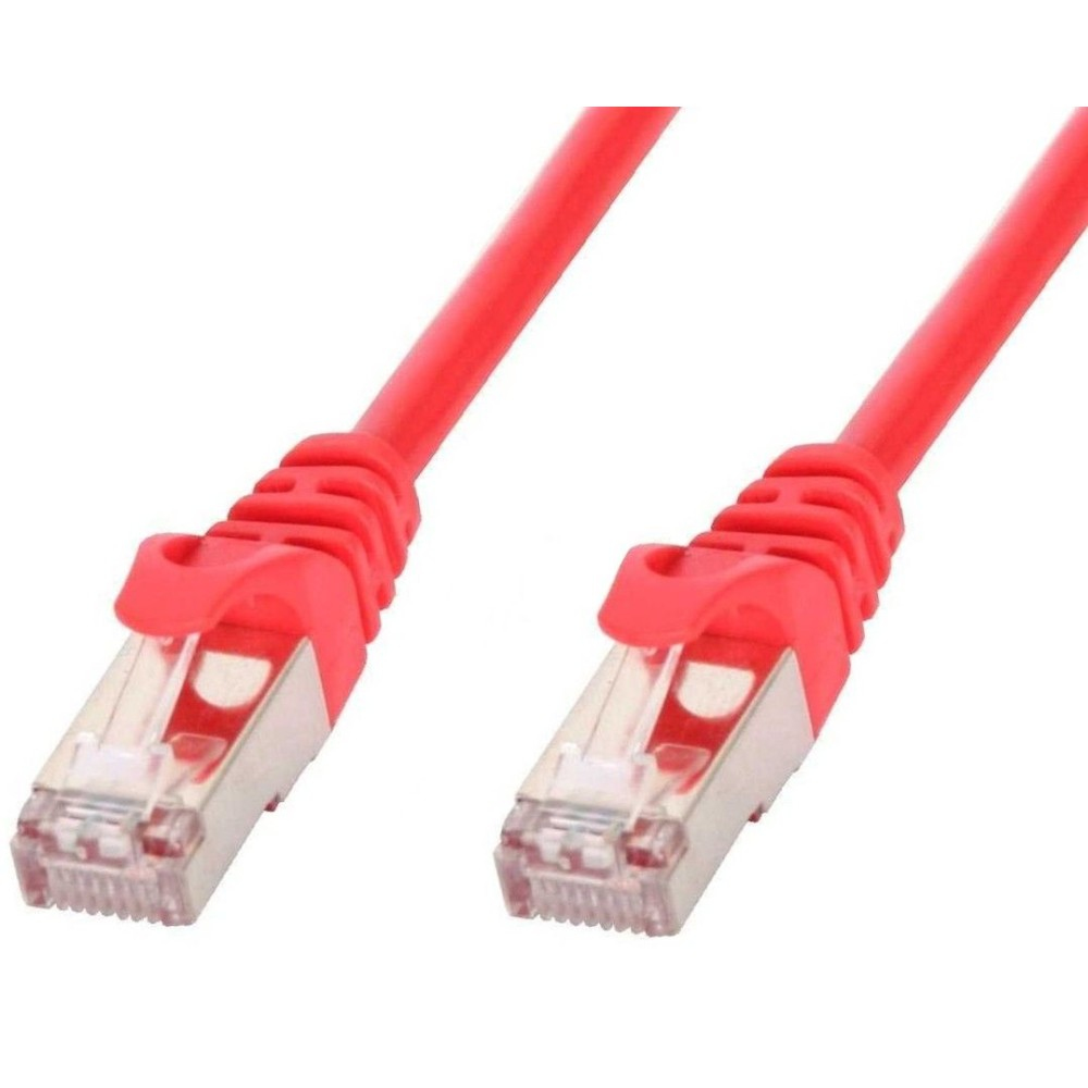 Cavo di rete rosso con due connettori. Posto su sfondo bianco.