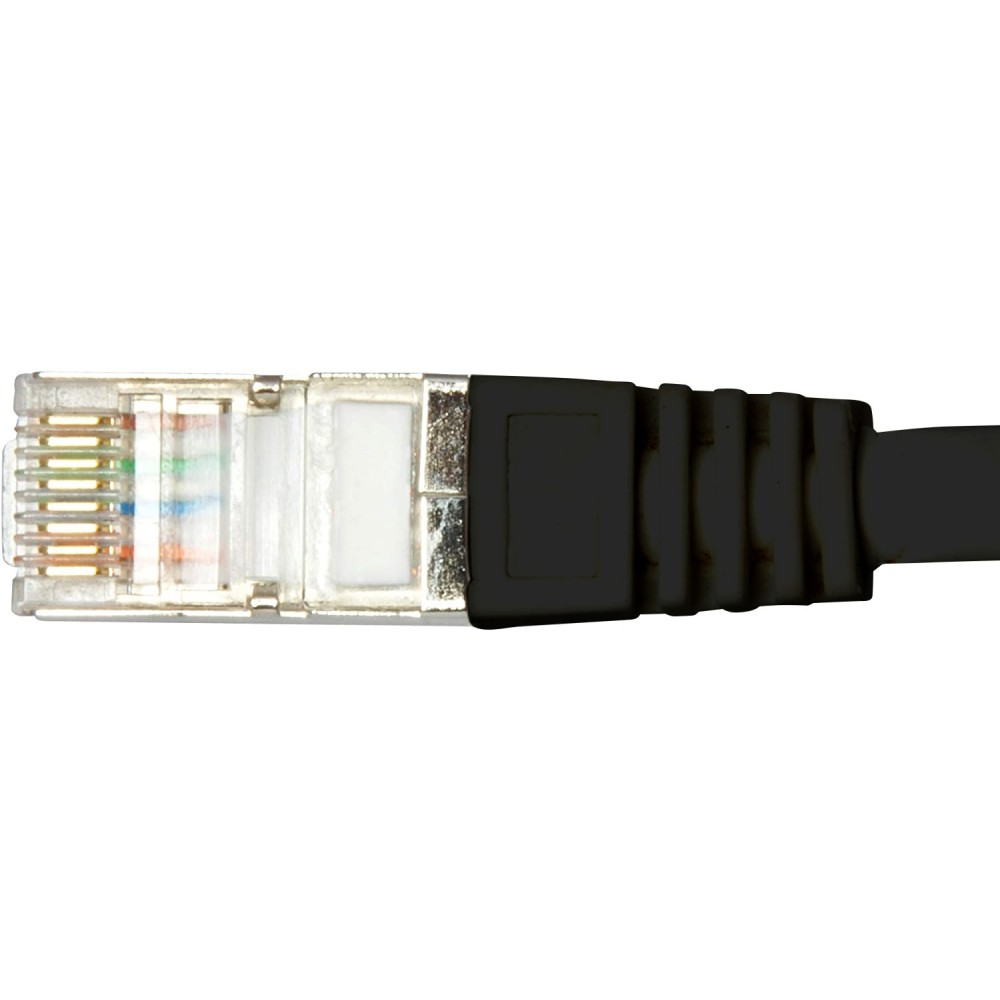 Un connettore RJ45 nero. Parte metallica interna, clip trasparente. Cavo nero a destra.