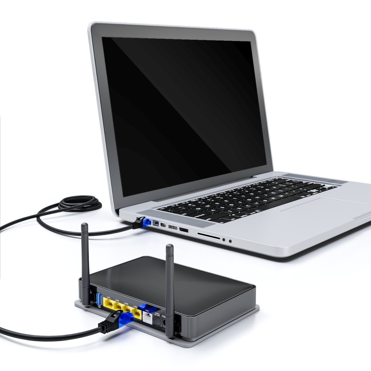 Laptop über Netzwerkkabel mit Router verbunden. Router hat zwei Antennen.