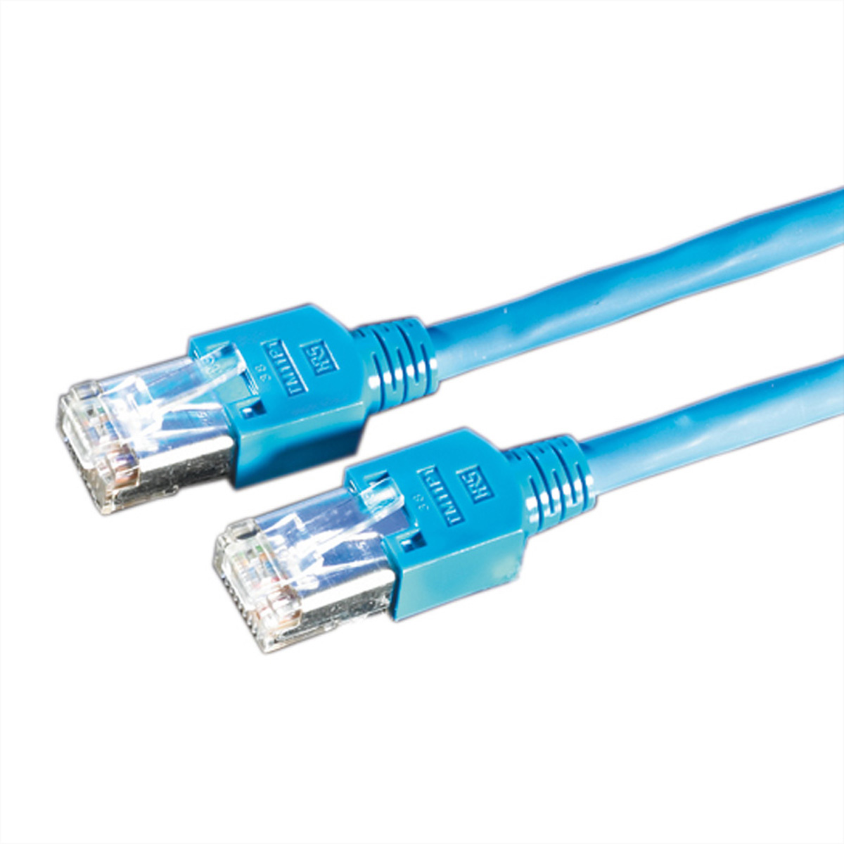 Due cavi ethernet blu con connettori trasparenti. Sono su sfondo bianco.