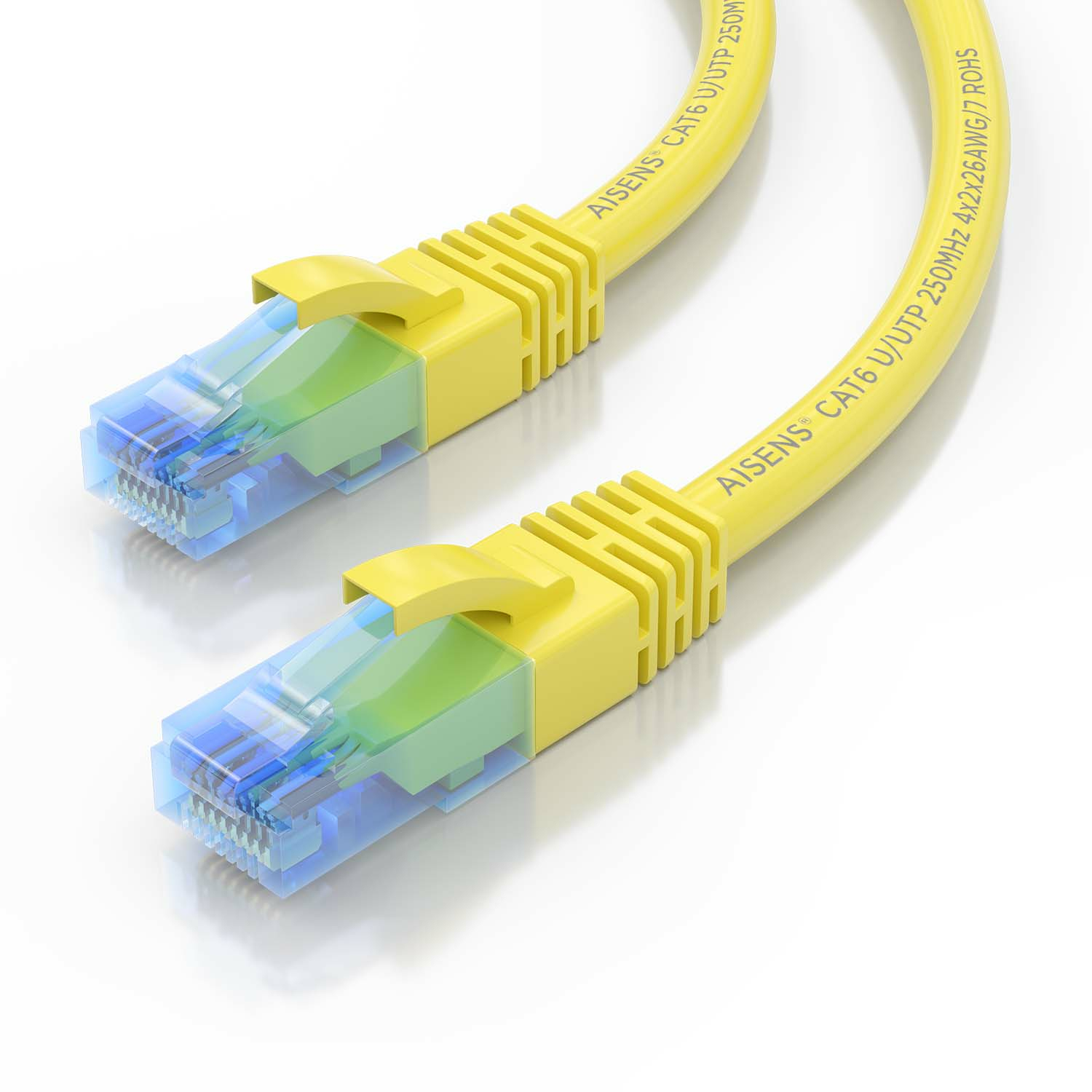 Gele netwerkkabel opgerold met gele connectoren, op een witte achtergrond.