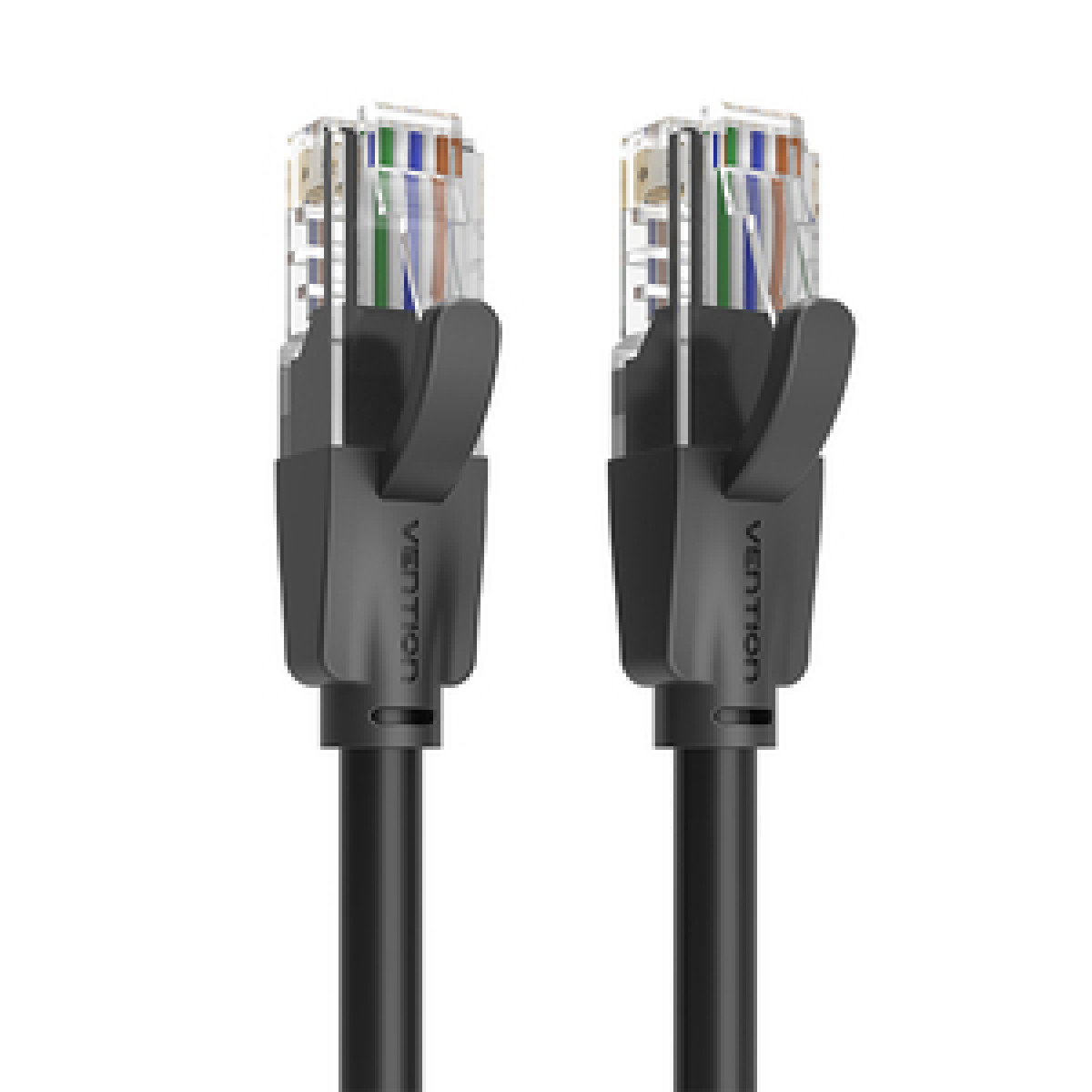 Due cavi Ethernet neri con connettori neri, marchio Vention.