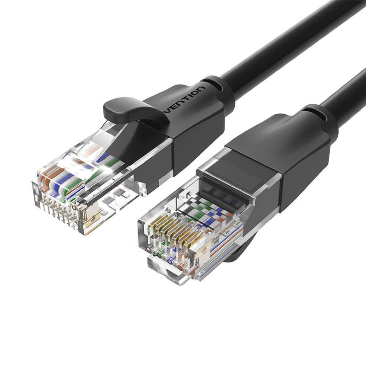 Due cavi Ethernet neri con connettori neri, marchio Vention, angolati verso la fotocamera.