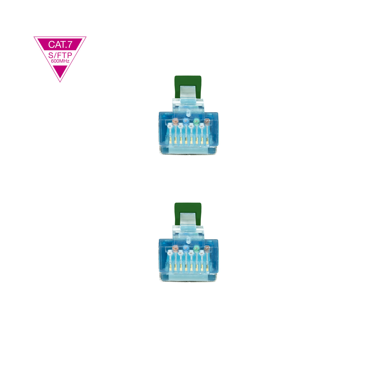 Due connettori RJ45. Chiusura verde, corpo trasparente, piccoli fili all'interno. Sfondo bianco.