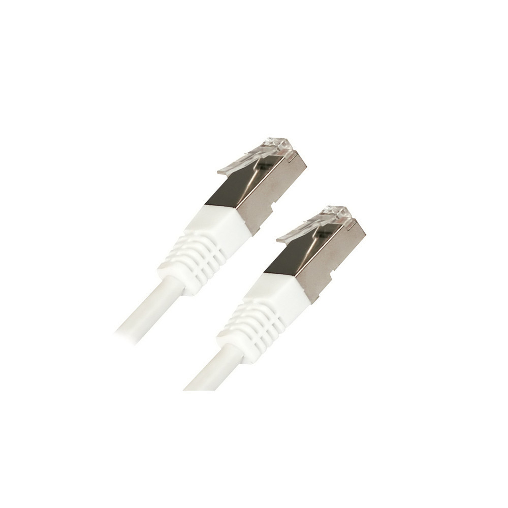Due cavi Ethernet bianchi, connettori visibili, su sfondo bianco.