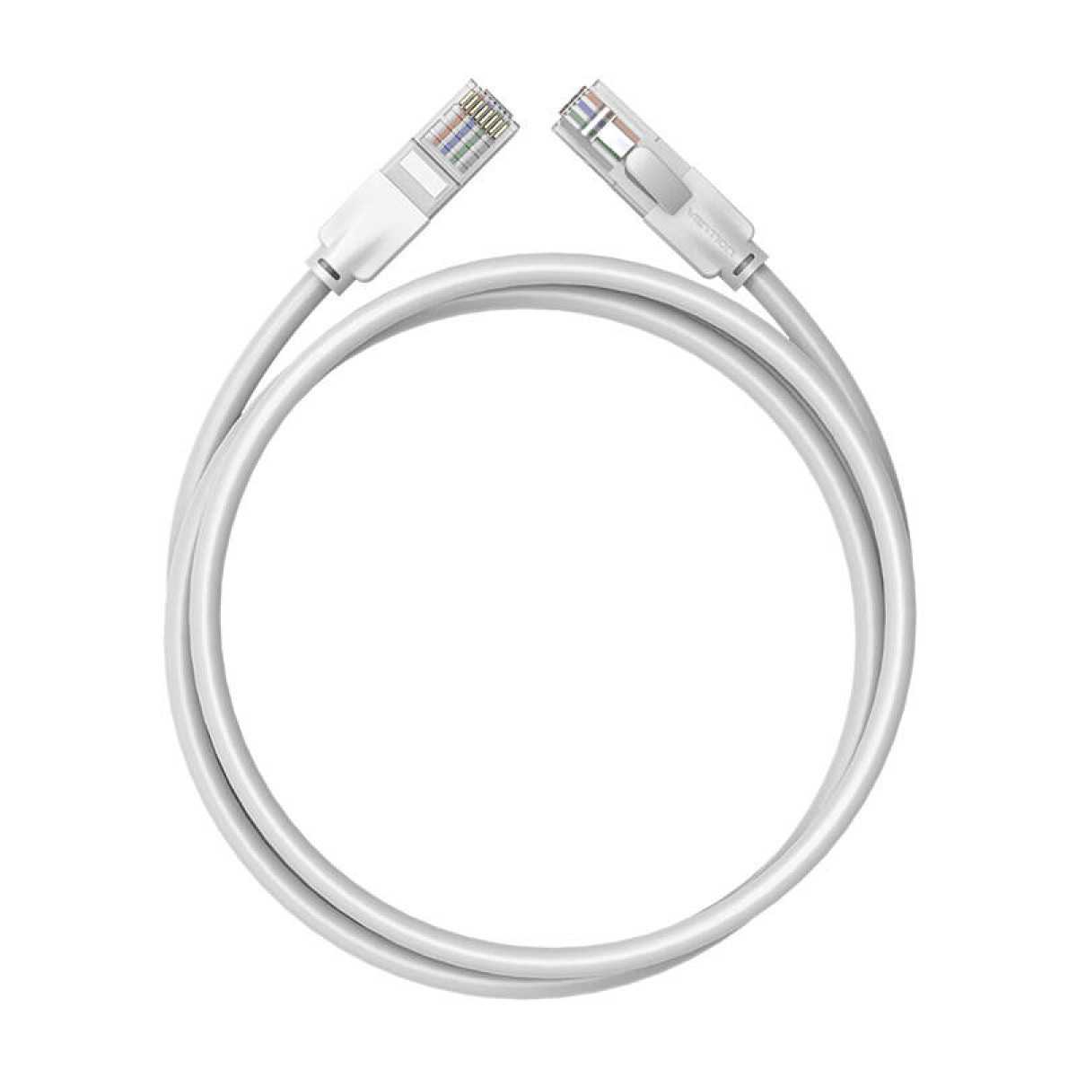 Due cavi Ethernet bianchi con connettori bianchi che formano un cerchio, bianco.