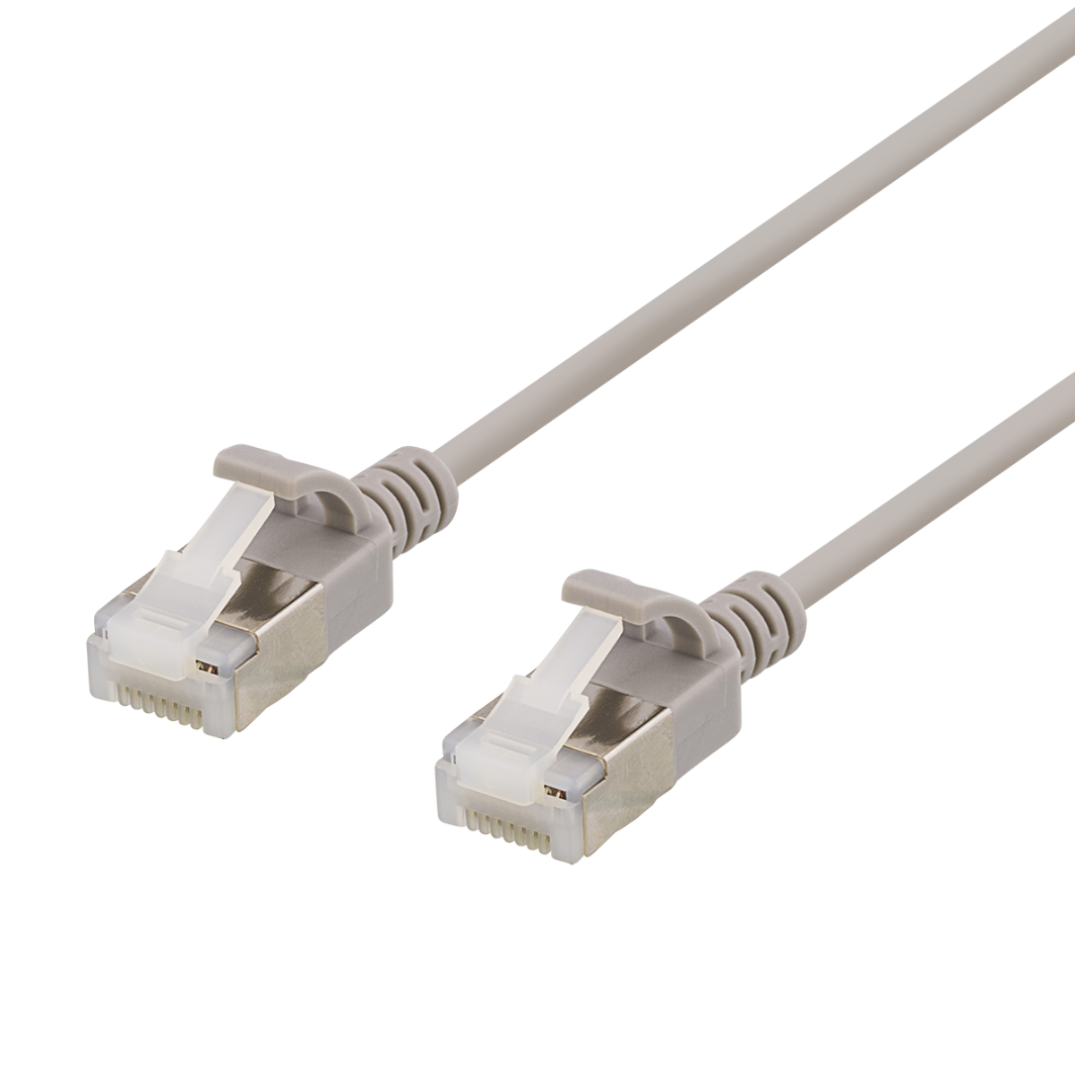 Due cavi Ethernet grigi con connettori, su sfondo nero.