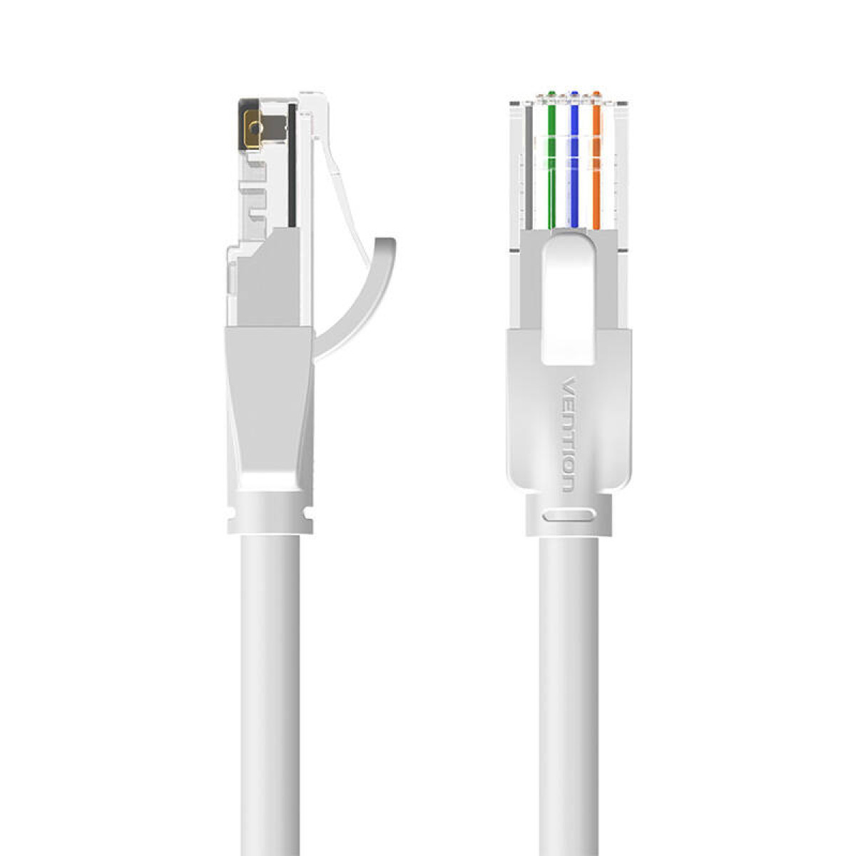 Cavo Ethernet bianco con connettori su entrambe le estremità.
