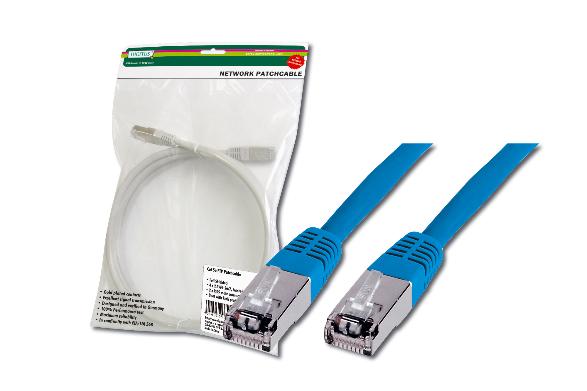 Un cavo patch di rete, esposto in un sacchetto di plastica, con cavo blu e connettori visibili.