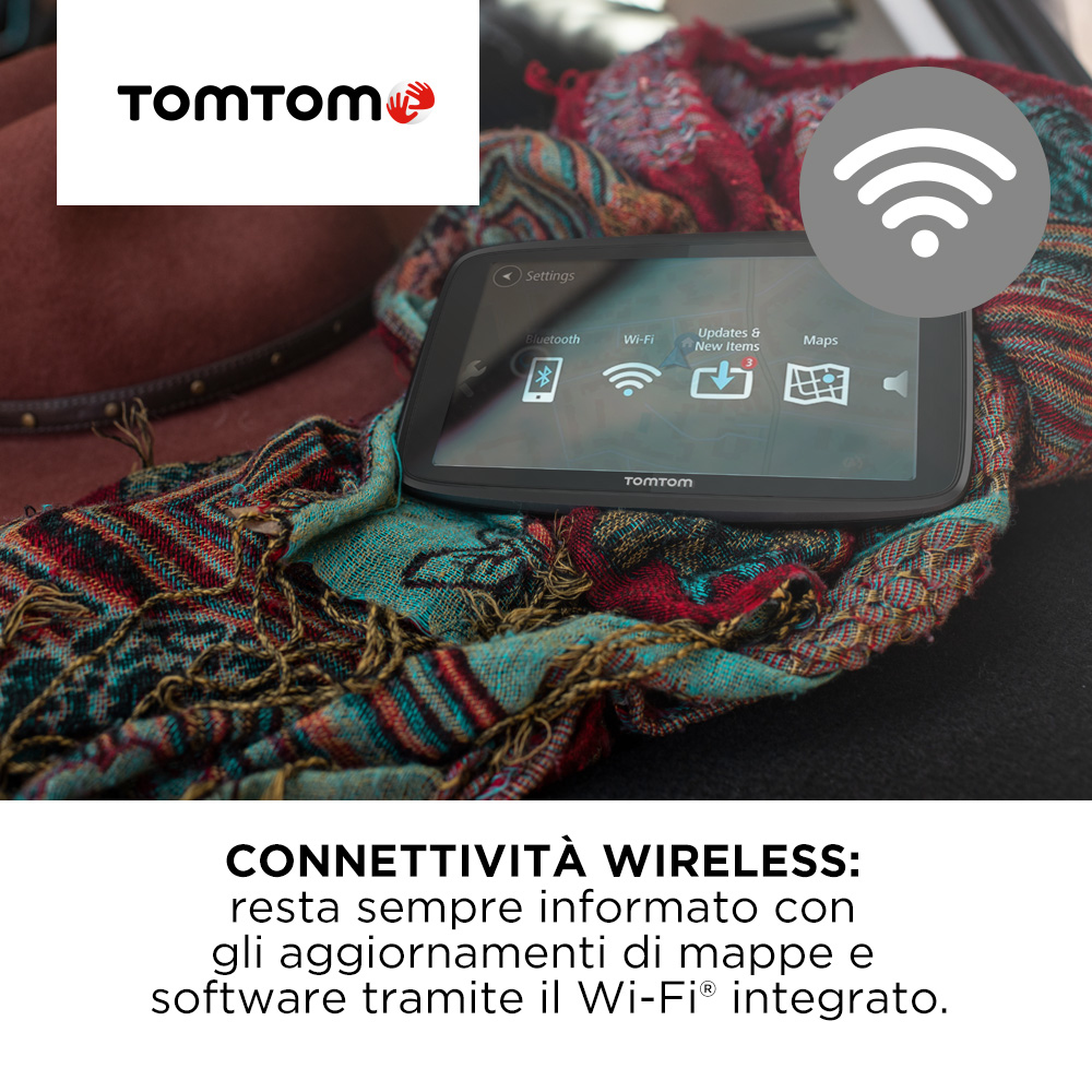 TomTom GPS-Gerät mit einem Wi-Fi-Symbol auf dem Bildschirm. Das Gerät liegt auf einem Schal.