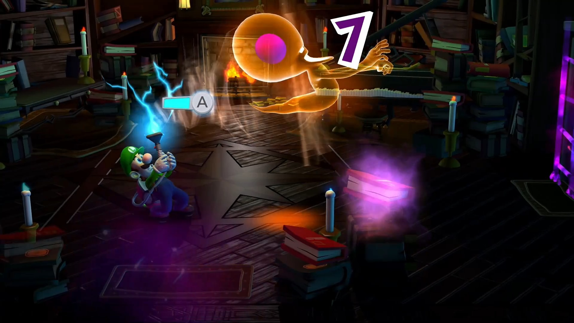 Luigi lucha contra un fantasma en una biblioteca con una aspiradora. Un número 7 flota sobre un fantasma. Se ven velas y libros.