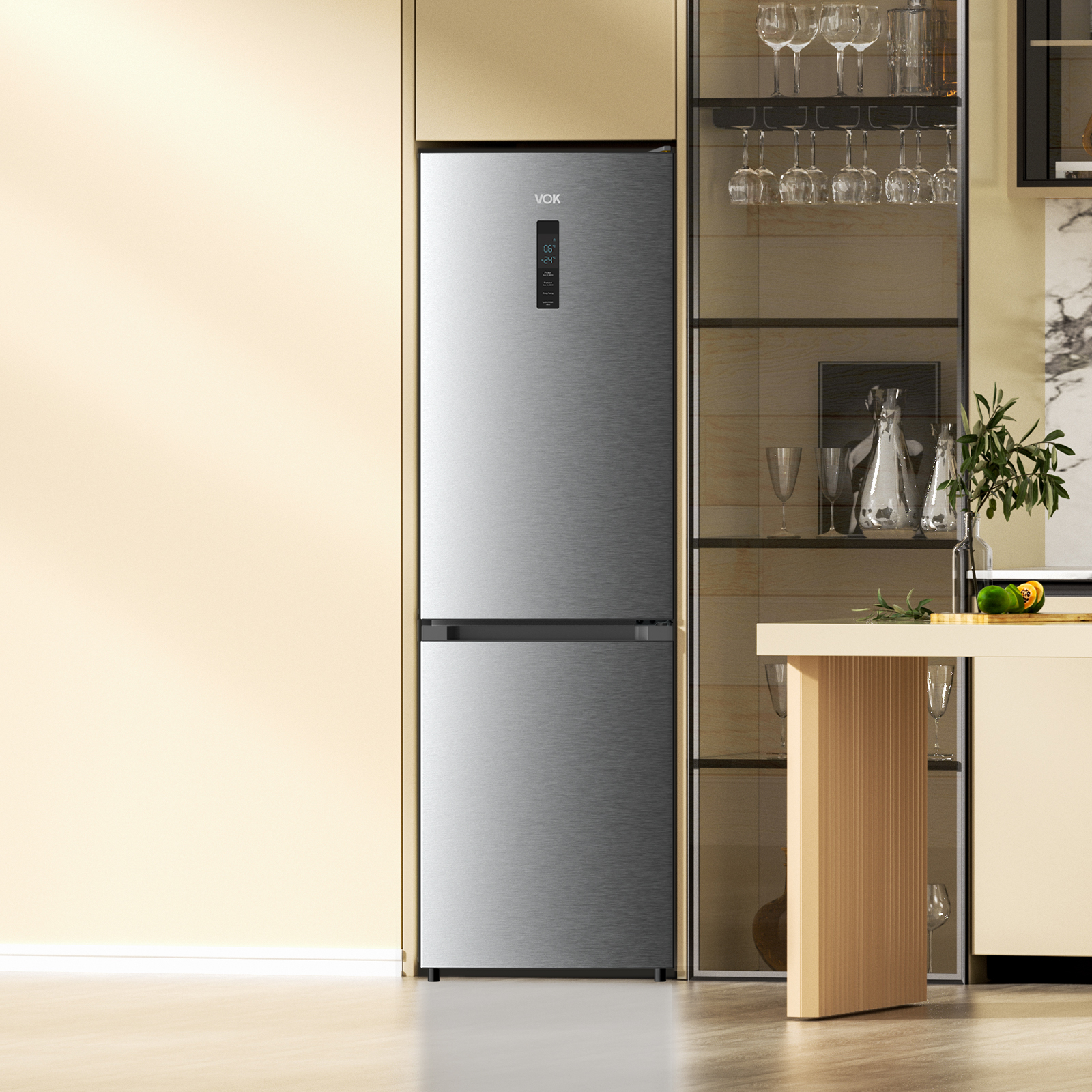 Refrigerador plateado con dos puertas en un entorno de cocina. Un refrigerador con pantalla digital.
