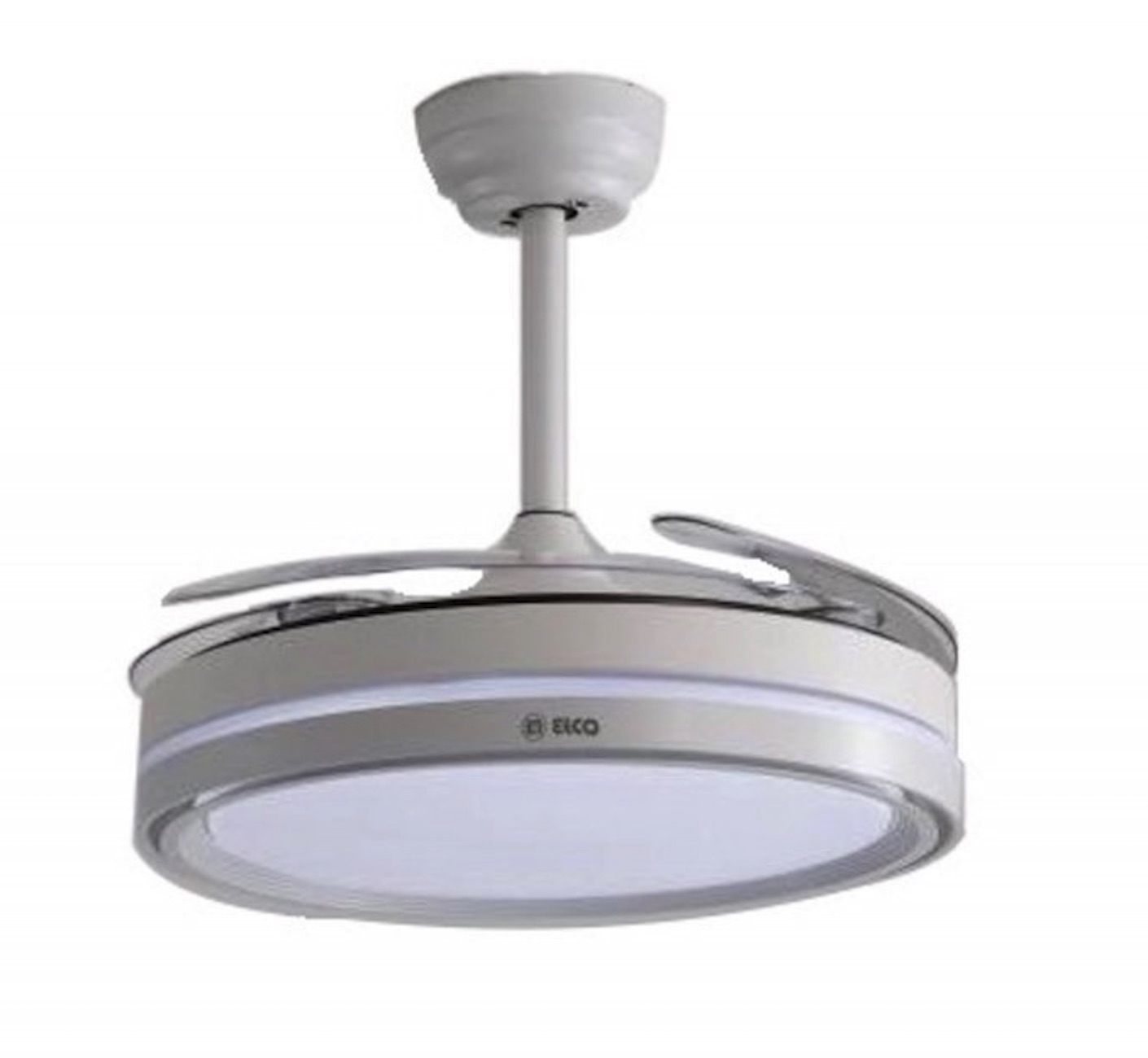 Ventilatore da soffitto bianco con luce. Il ventilatore è rotondo e pende dal soffitto.