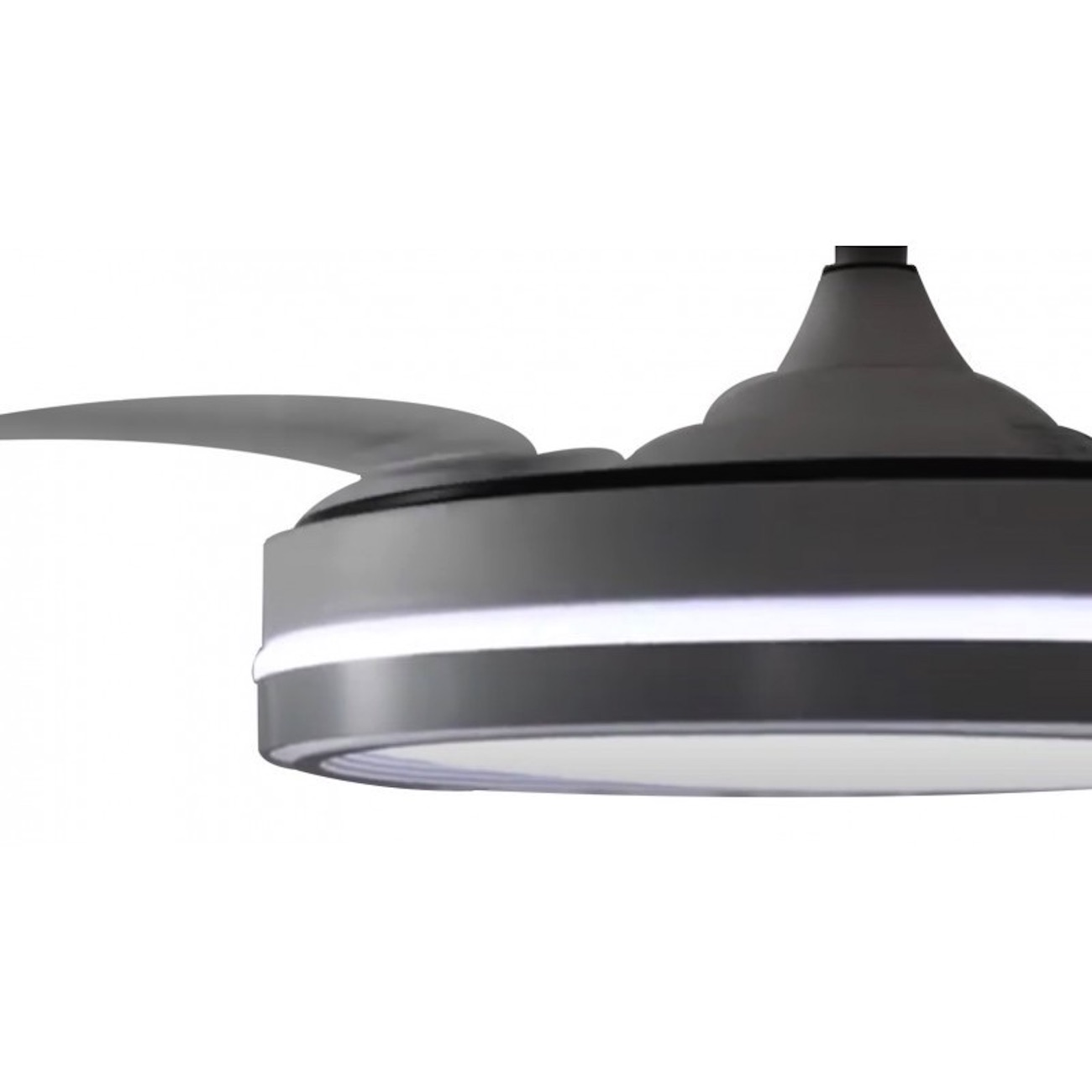 Primo piano di un ventilatore da soffitto bianco con luce. L'anello di luce è sul bordo.
