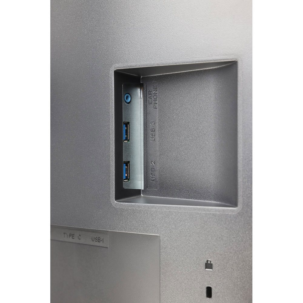 Primer plano del panel posterior de un monitor con puertos USB y una toma para auriculares para la conectividad.