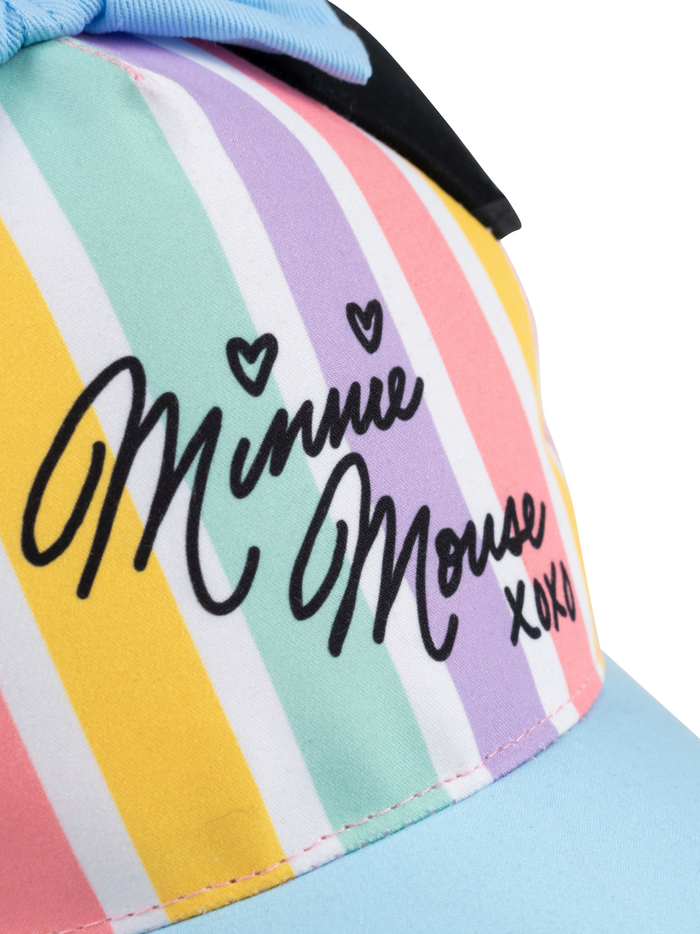 Nahaufnahme einer Minnie Mouse Kappe mit bunten Streifen und Minnie Mouse Text.