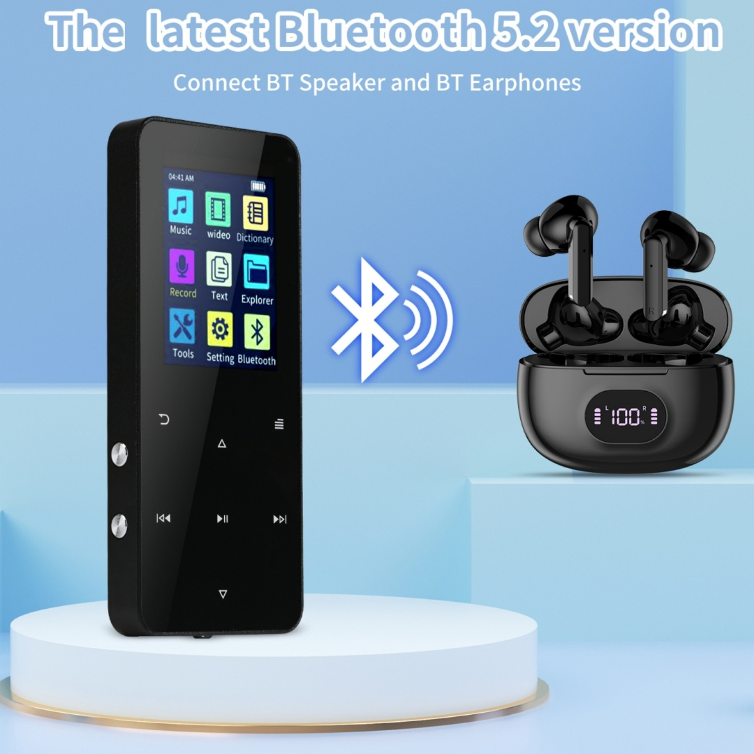 Schwarzer MP3-Player mit Bildschirm, der Menüoptionen anzeigt. Bluetooth-Kopfhörer befinden sich auf der rechten Seite. Text: Bluetooth 5.2 Version.