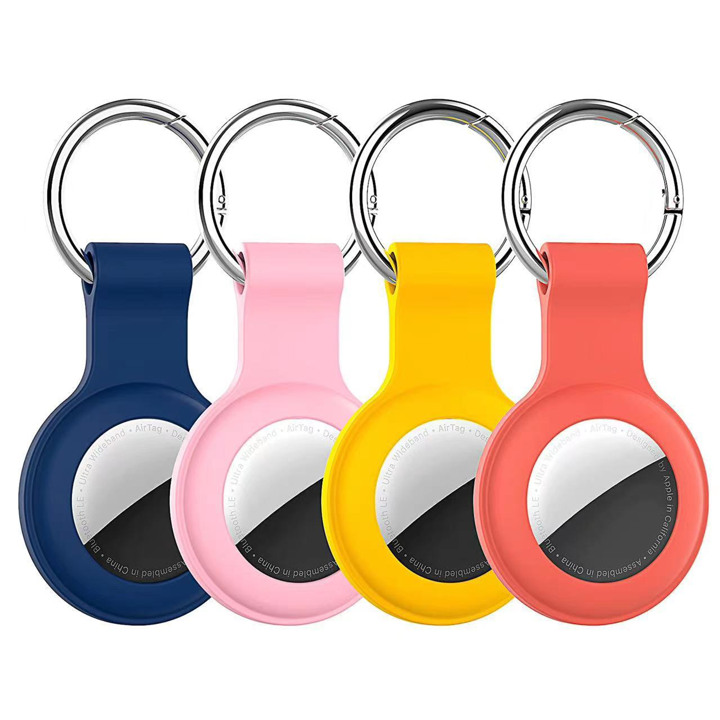 Vier AirTag-Schlüsselanhänger in Blau, Rosa, Gelb und Koralle, jeweils mit einem silbernen Ring.