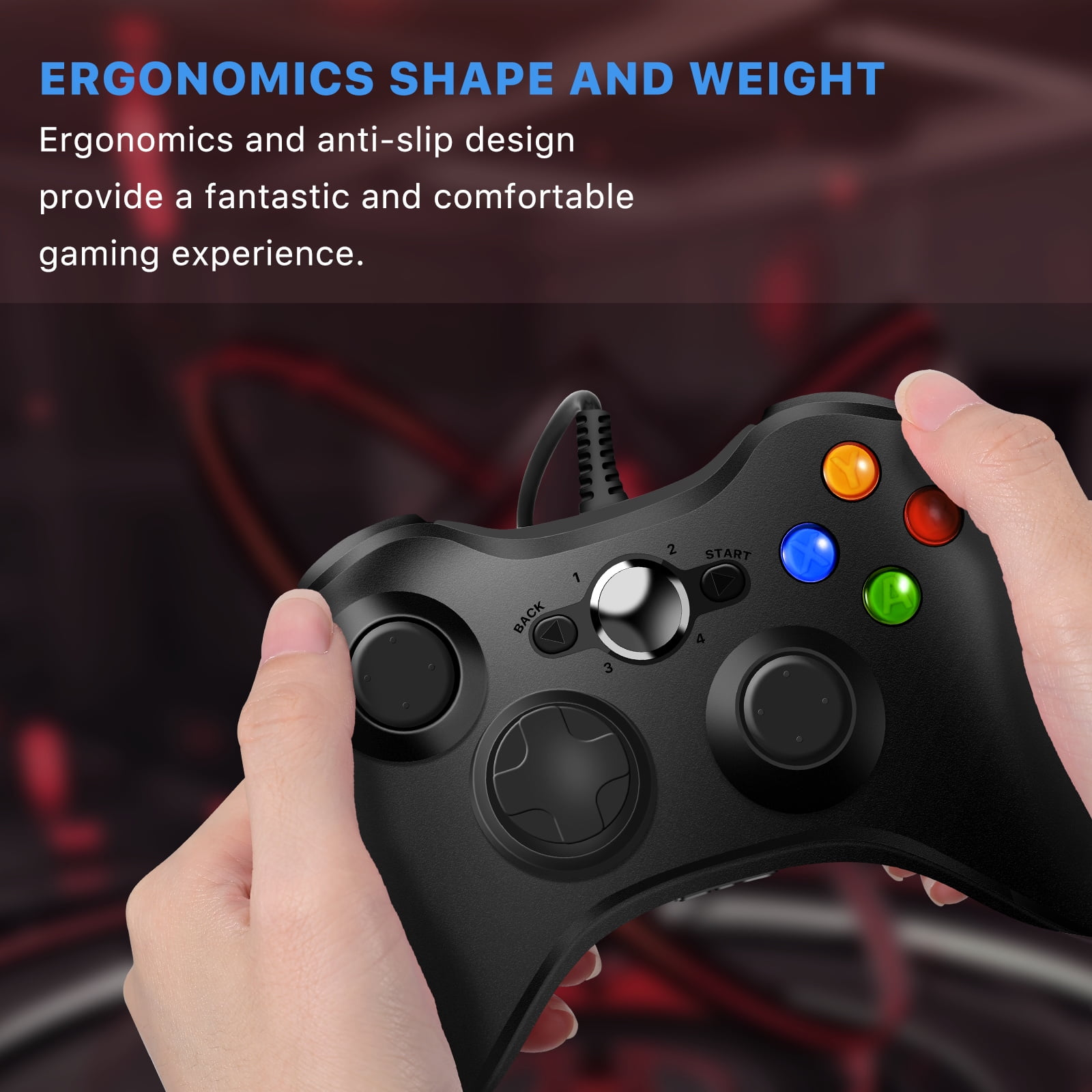 Nahaufnahme von Händen, die einen schwarzen Gamecontroller halten. Der Controller hat beschriftete Tasten.