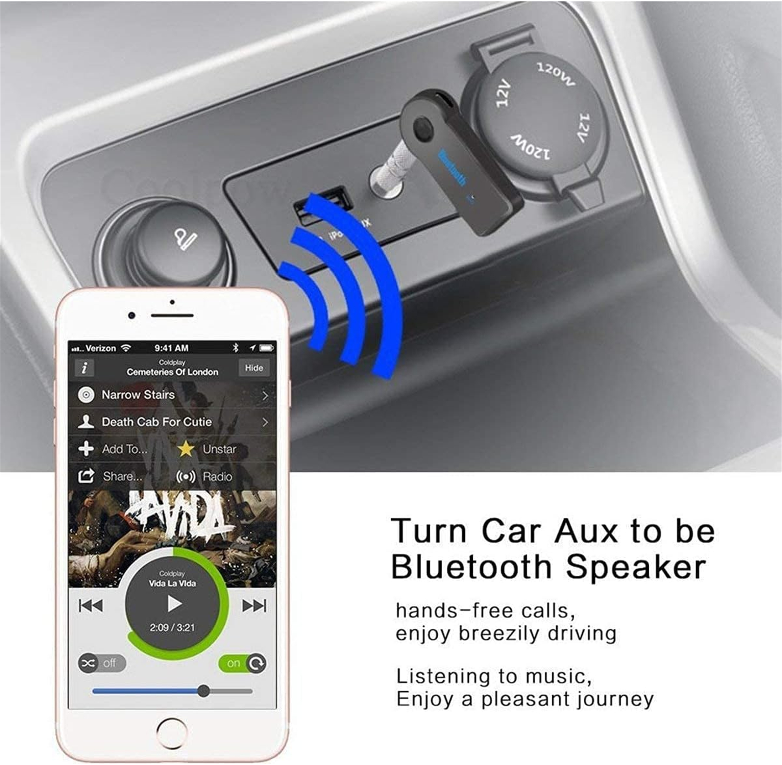 Ein Auto-Innenraum mit einem Telefon, auf dem Musik abgespielt wird, und einem Bluetooth-Adapter.