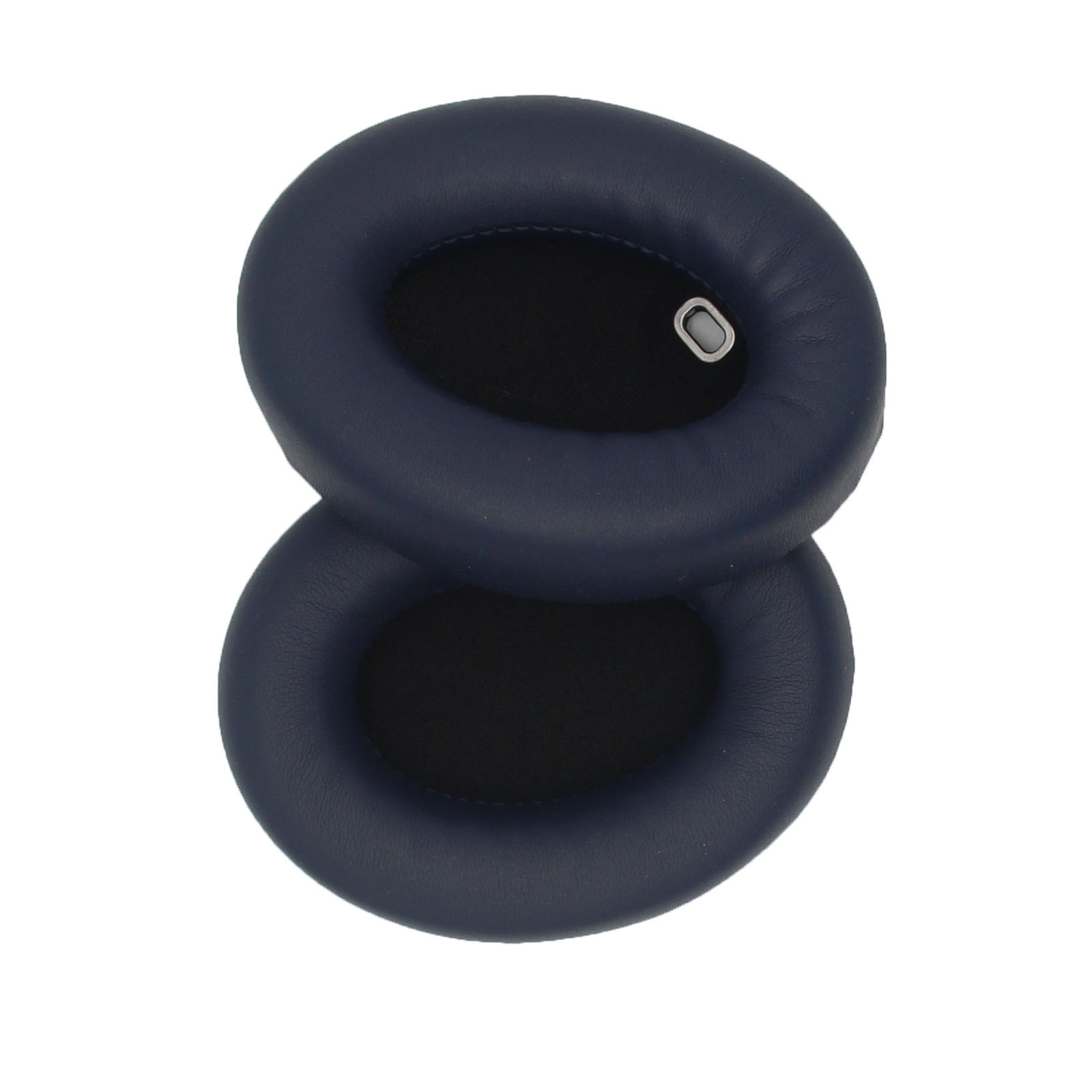 Due cuscinetti auricolari blu per cuffie. Il sinistro mostra la parte superiore, il destro l'interno con un foro.