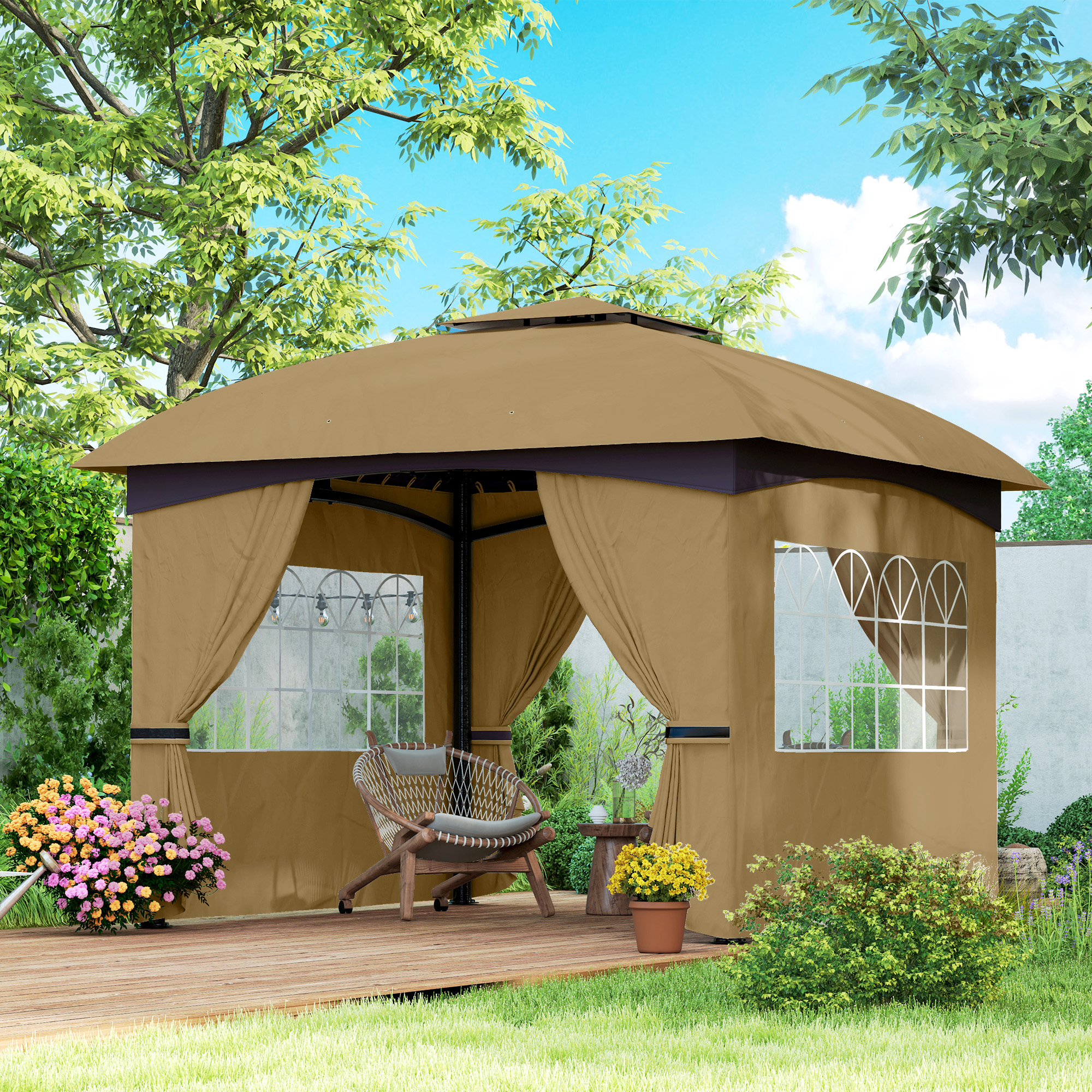 Brauner Pavillon mit Vorhängen, Stuhl und Pflanzen auf Holzterrasse, umgeben von Bäumen und Gras.