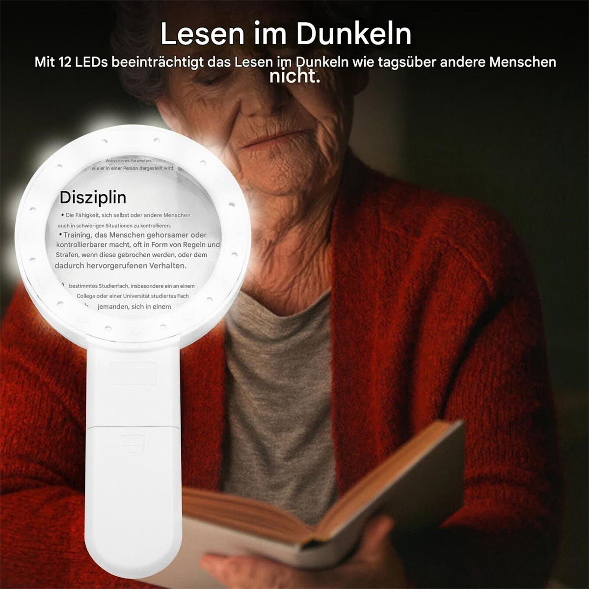 Eine ältere Frau liest mit einer Lupe, Text überlagert dem Bild.