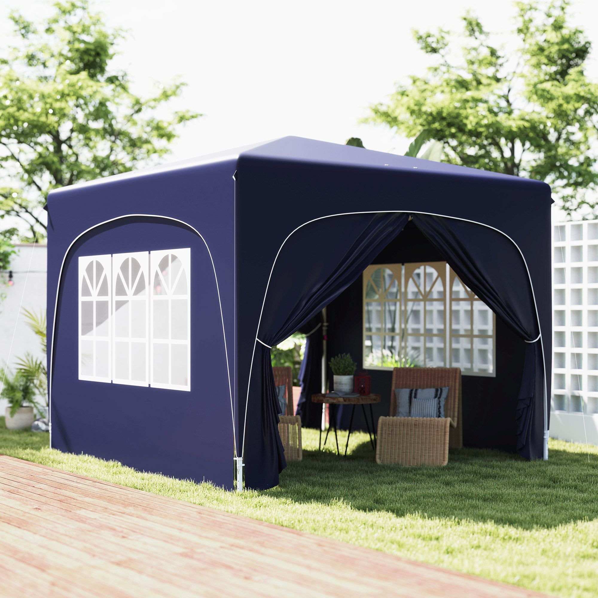 Ein blauer Pavillon mit weißen Fenstern, einer Rasenfläche und Bäumen im Hintergrund. Draußen ist es sonnig.