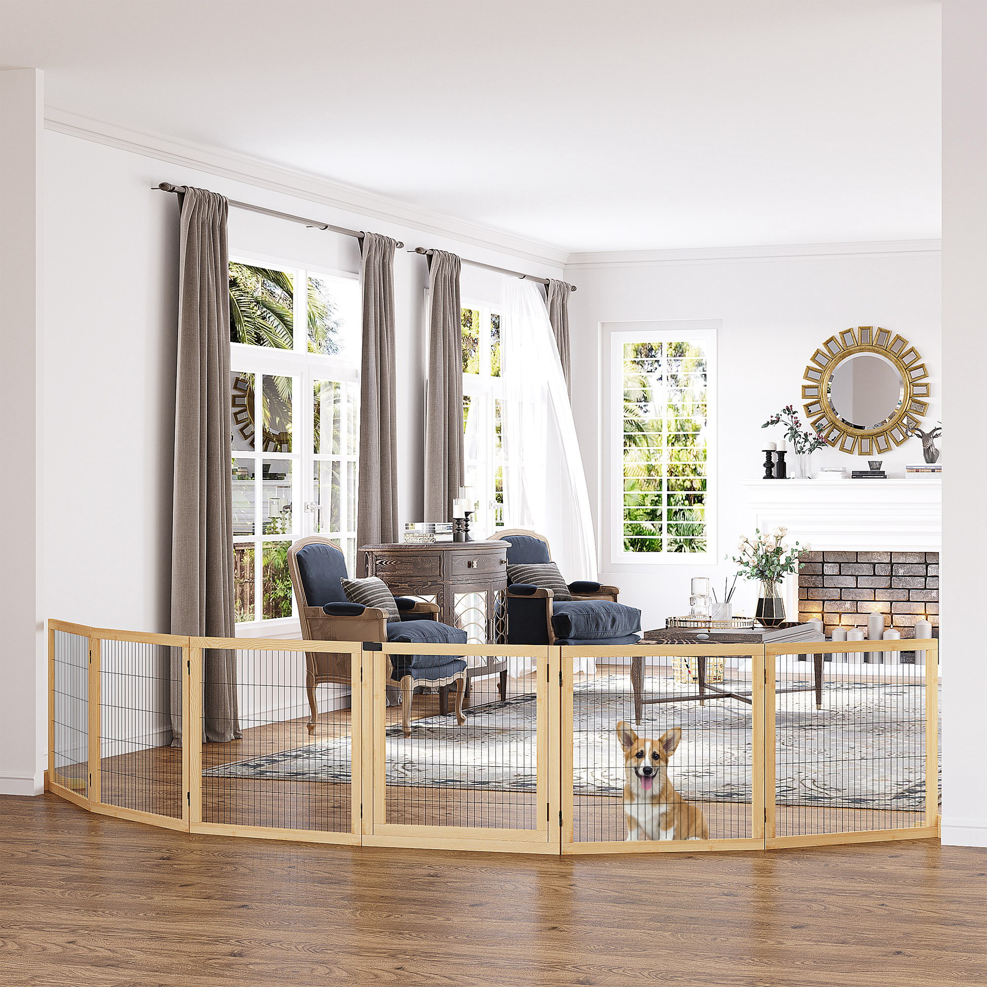Perro detrás de una valla de madera en una sala de estar. Sala de estar en el fondo.