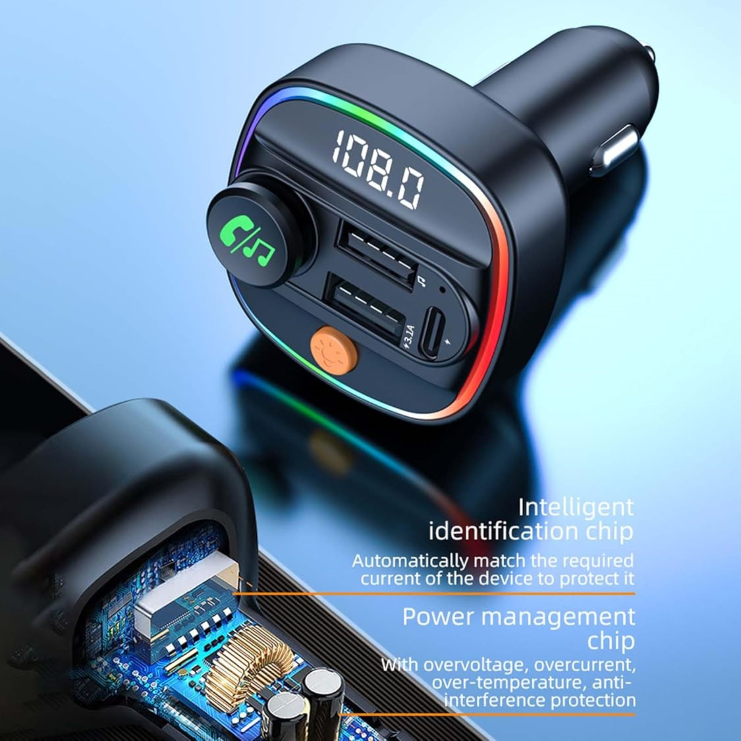 Autoladegerät mit USB-Anschlüssen und LED-Anzeige, die FM-Frequenz zeigt, mit intelligenten Chipdetails.