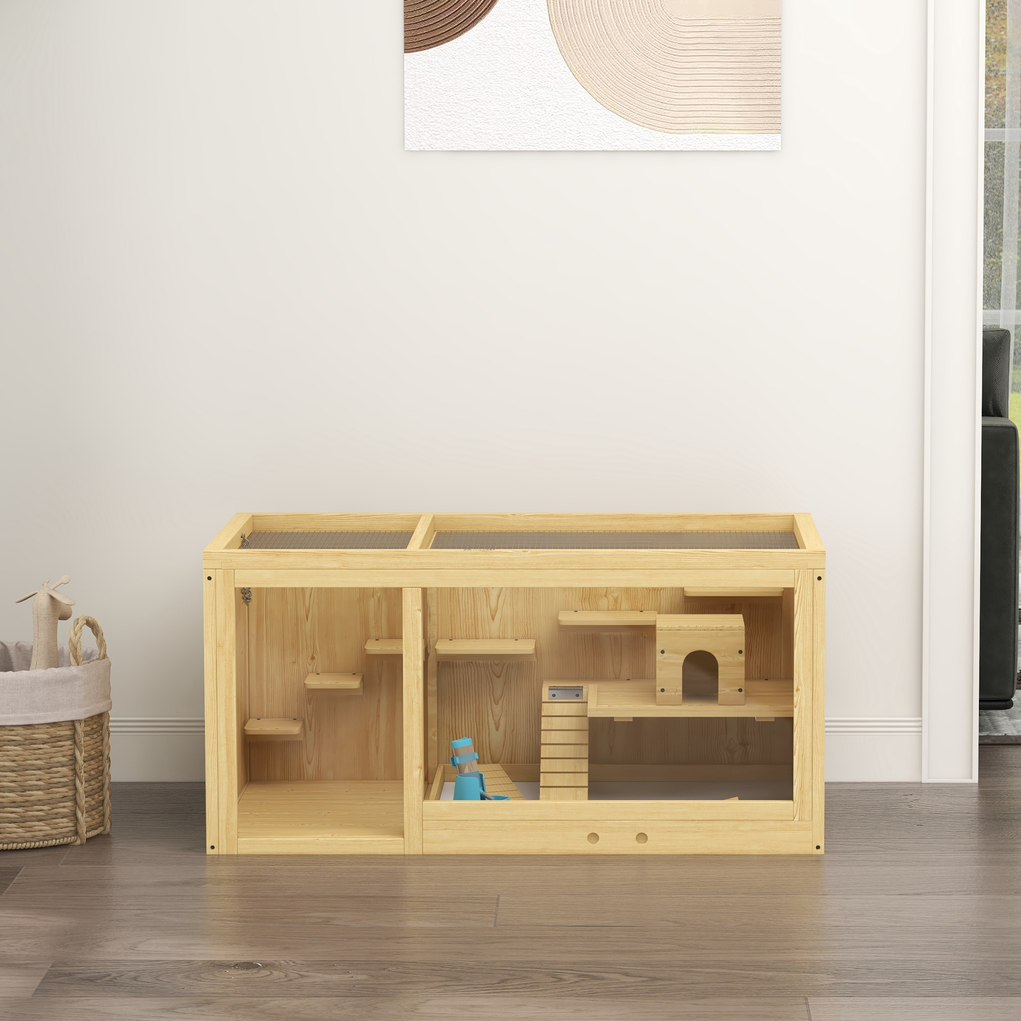 Ein hölzernes Hamstergehege mit mehreren Ebenen, Rampen und einem kleinen Haus, vor einer weißen Wand.